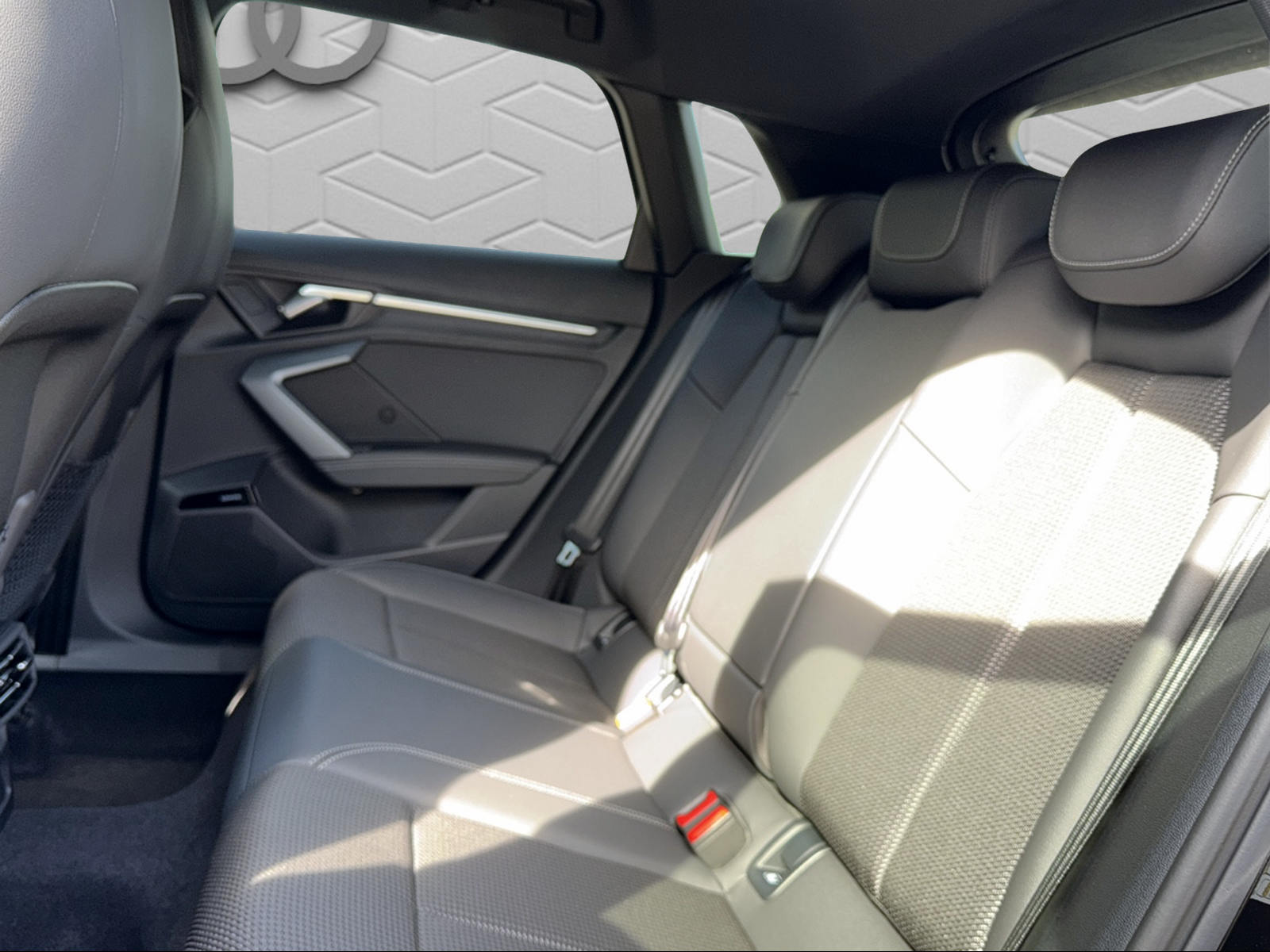 AUDI A3 Sportback TFSI e 200 kW S line Attraction S tronic-image-12