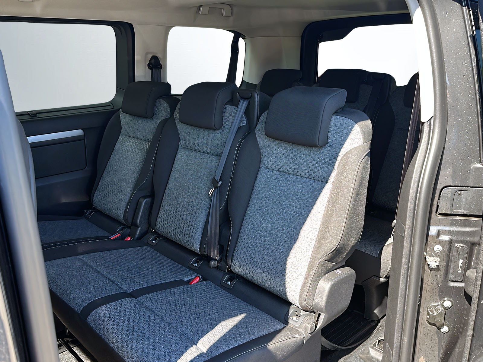 TOYOTA Proace Verso 2.0 D-4D Trend Medium Automatic-image-9