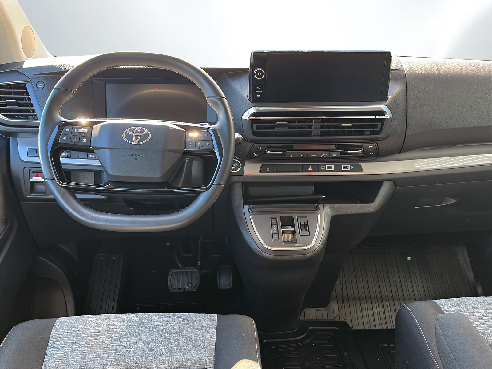 TOYOTA Proace Verso 2.0 D-4D Trend Medium Automatic-image-5