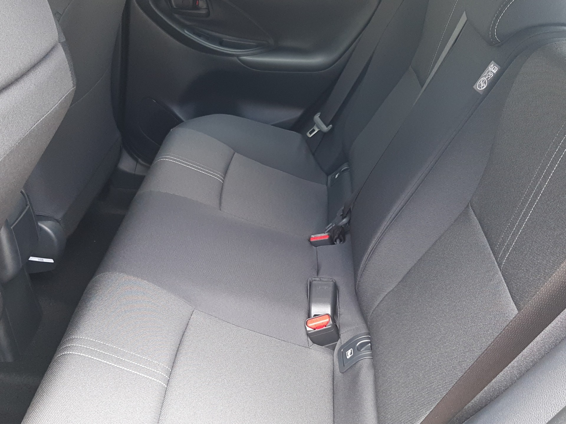 TOYOTA Yaris 1.5 VVT-i HSD Trend-image-12