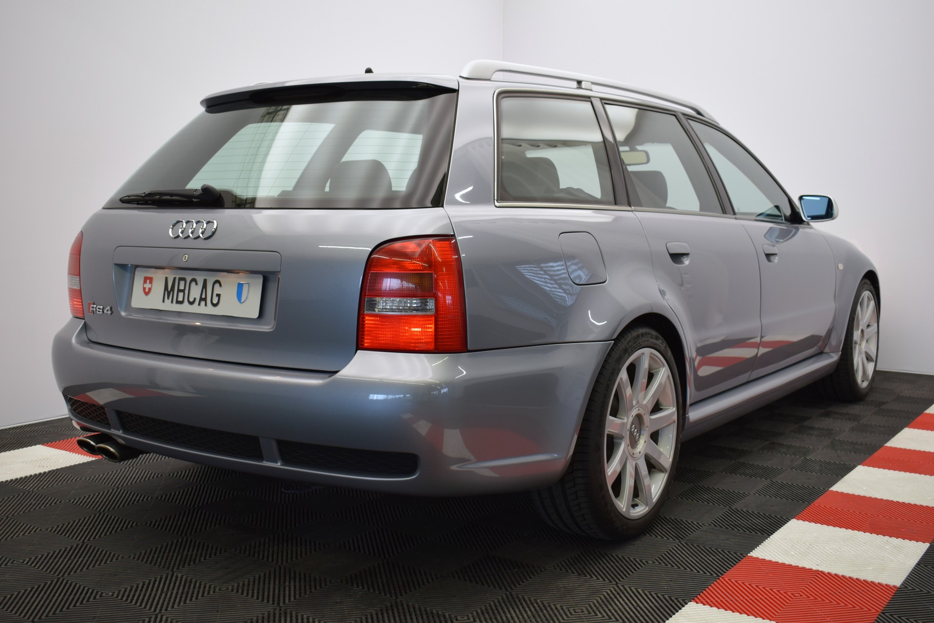 AUDI RS4 Avant quattro "Avus Silber Metallic"-image-10