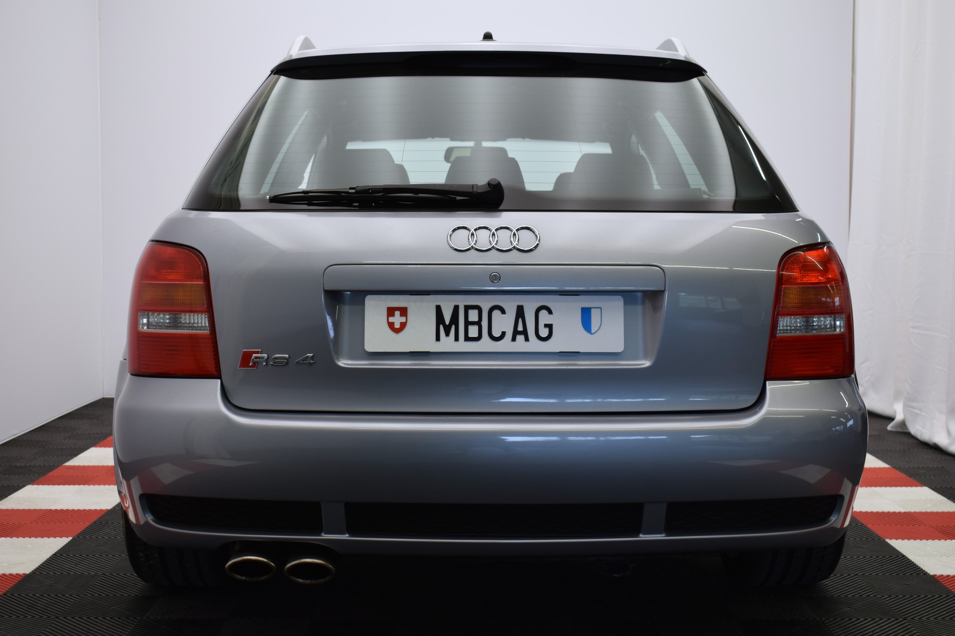 AUDI RS4 Avant quattro "Avus Silber Metallic"-image-11