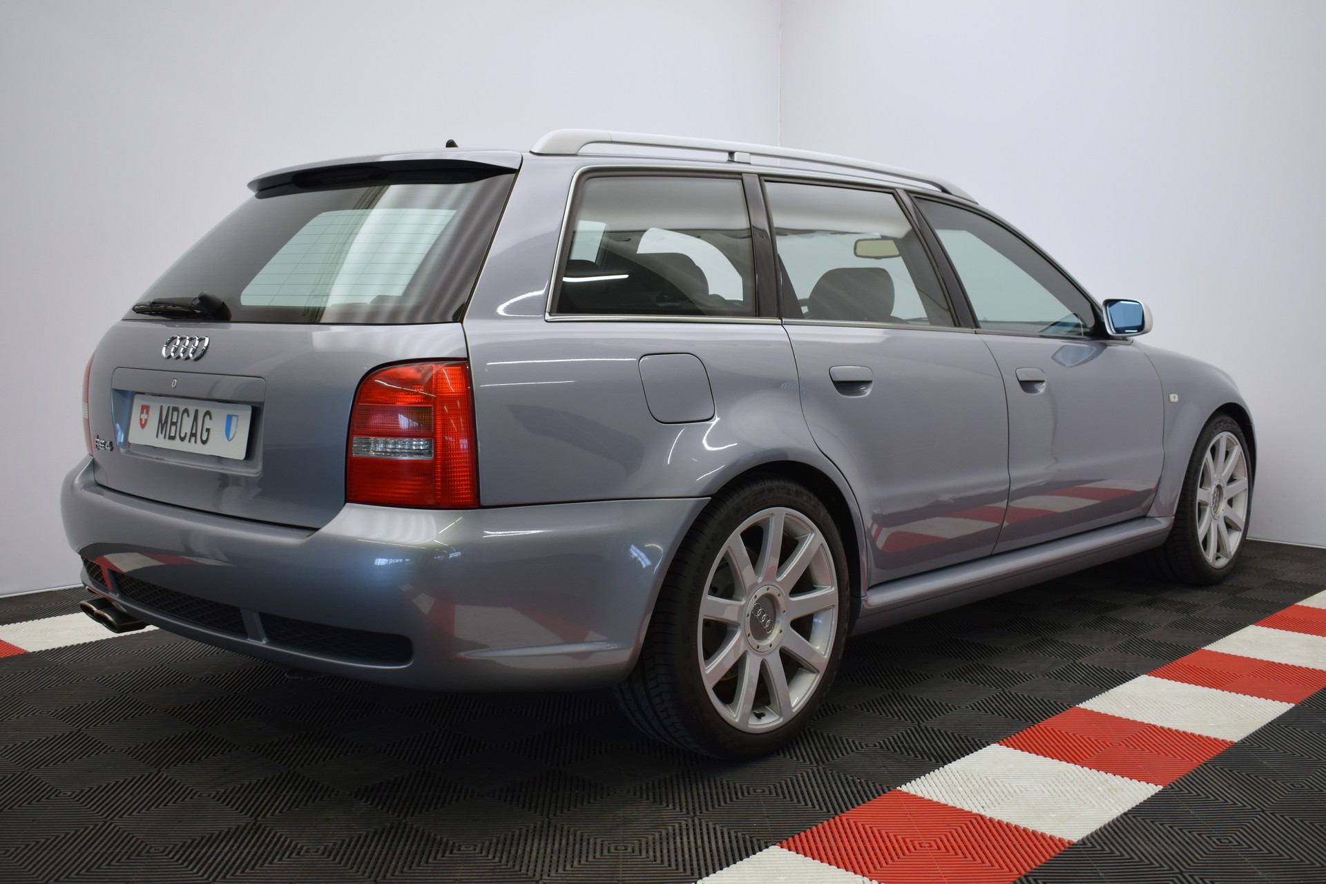 AUDI RS4 Avant quattro "Avus Silber Metallic"-image-14