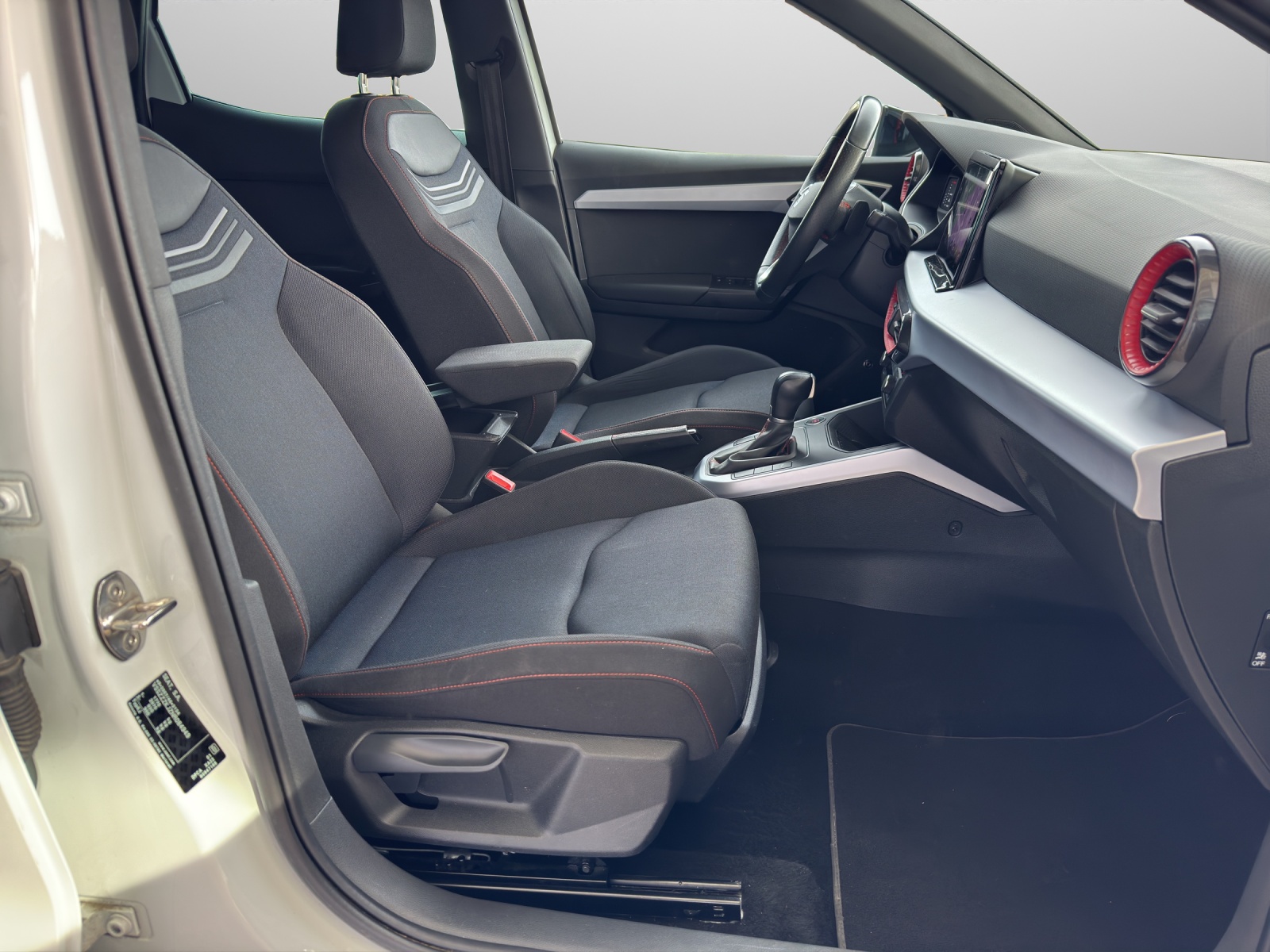 SEAT Arona 1.5 TSI Hola FR DSG-image-5