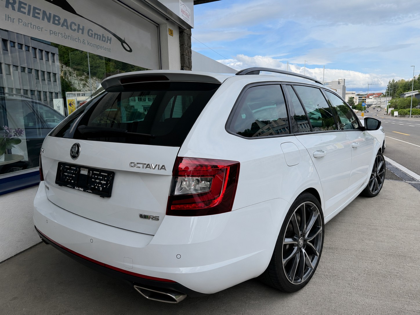 SKODA Octavia Combi 2.0 TDI VRS 4x4 DSG-image-4