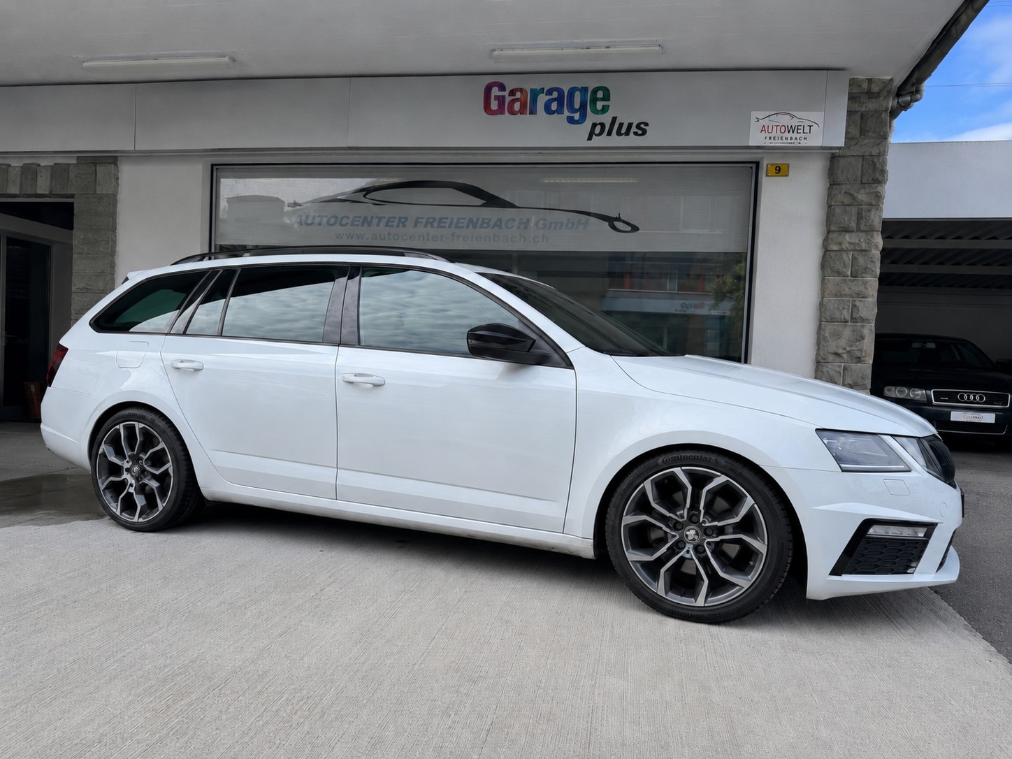 SKODA Octavia Combi 2.0 TDI VRS 4x4 DSG-showroom-element-3