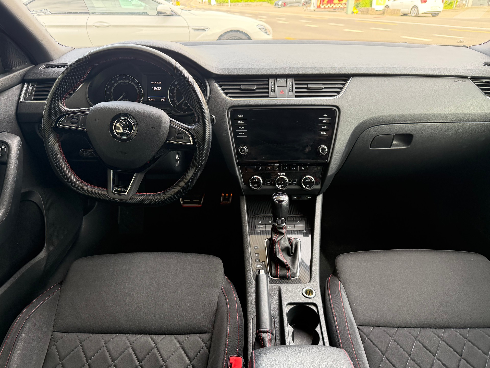SKODA Octavia Combi 2.0 TDI VRS 4x4 DSG-image-6