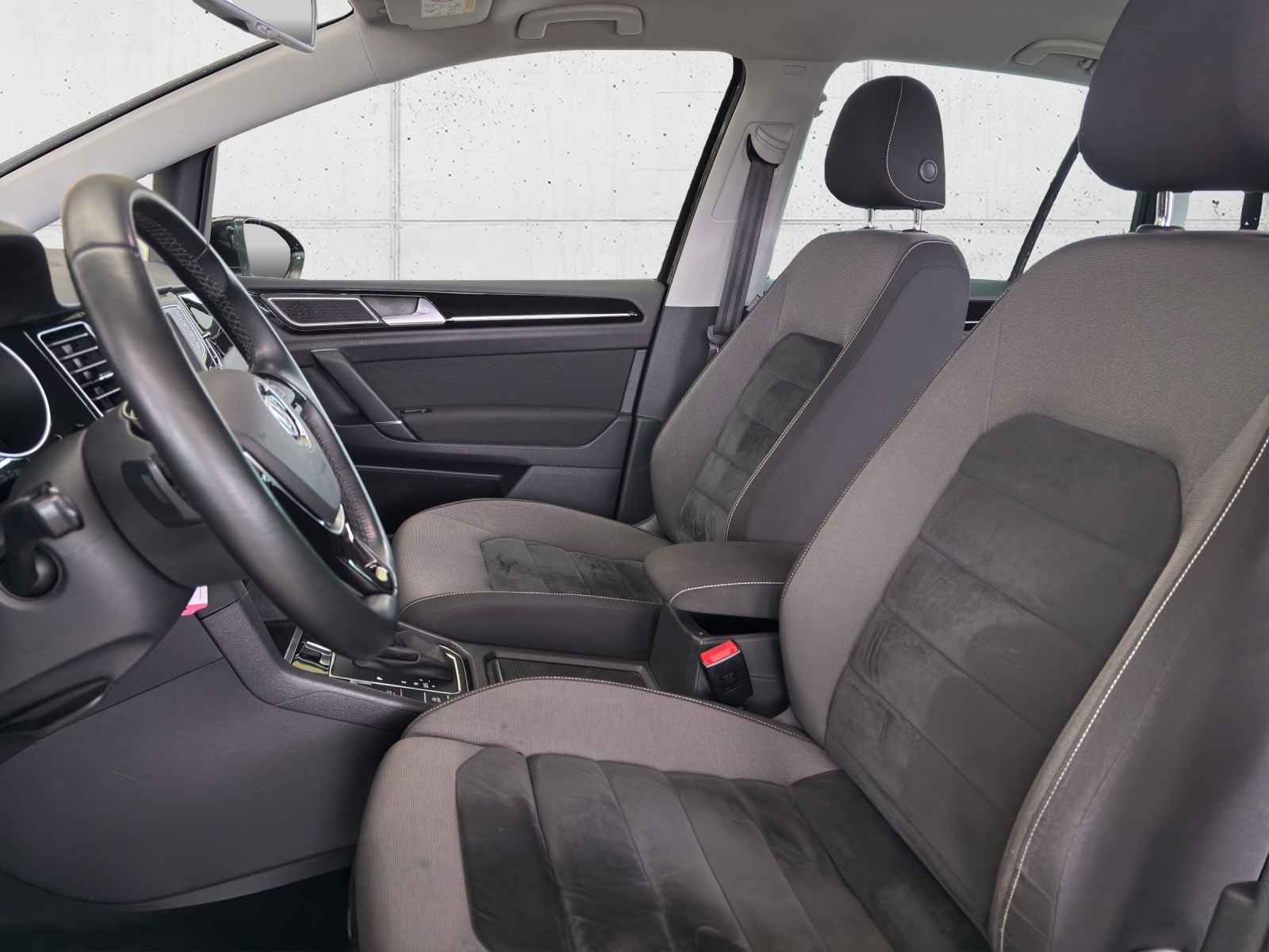 VW Golf Sportsvan 1.4 TSI Highline DSG mit Bi-Xenon und ergoActive-Sitze-image-22