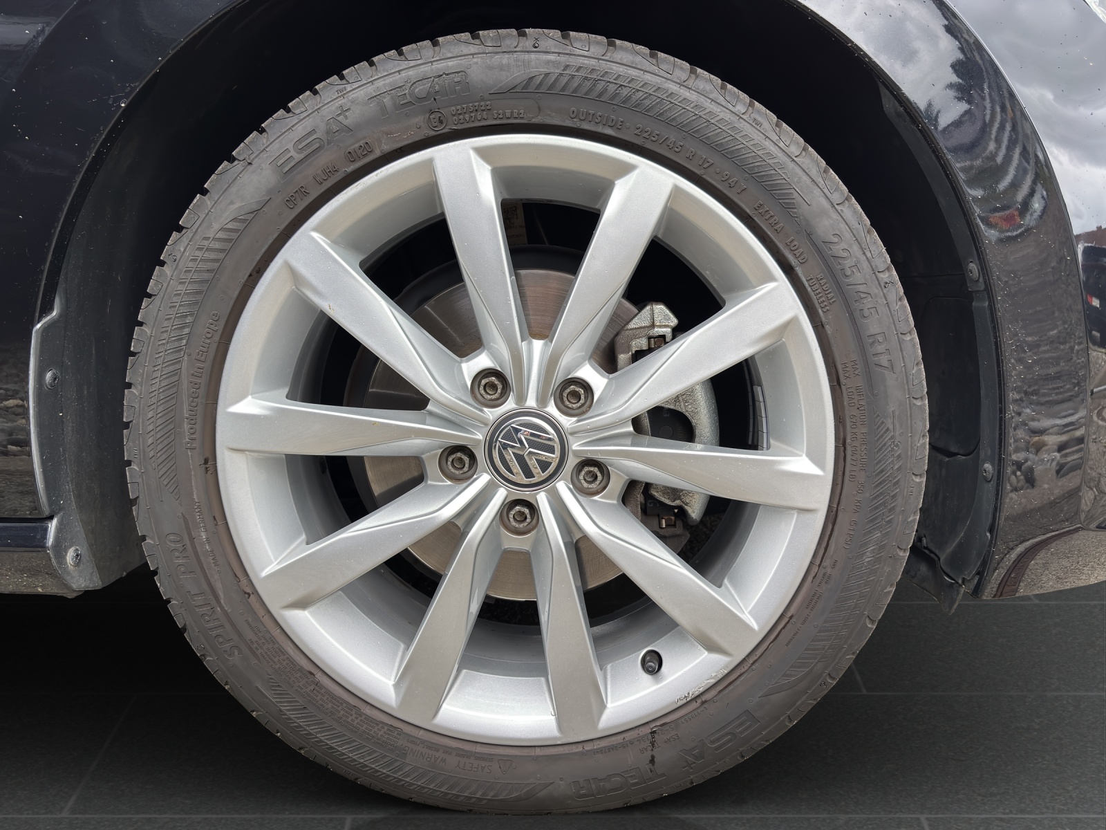 VW Golf Sportsvan 1.4 TSI Highline DSG mit Bi-Xenon und ergoActive-Sitze-image-9