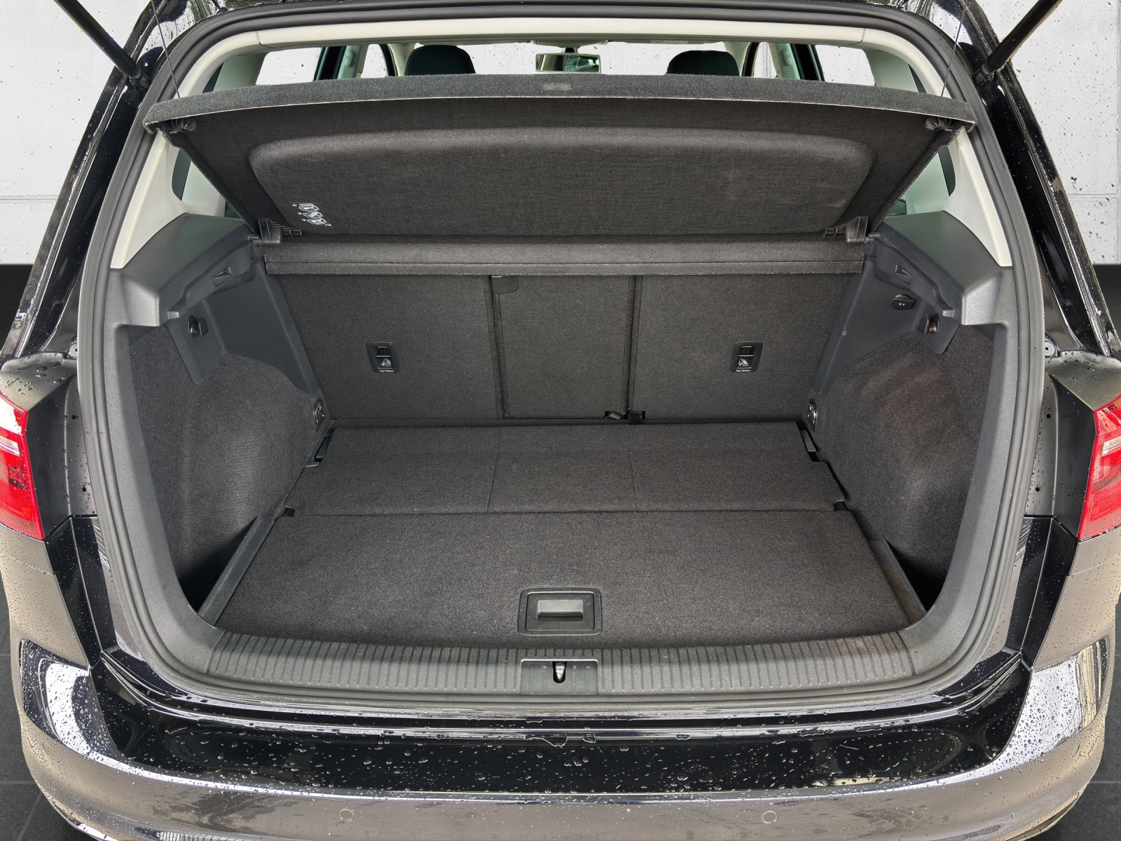 VW Golf Sportsvan 1.4 TSI Highline DSG mit Bi-Xenon und ergoActive-Sitze-image-7