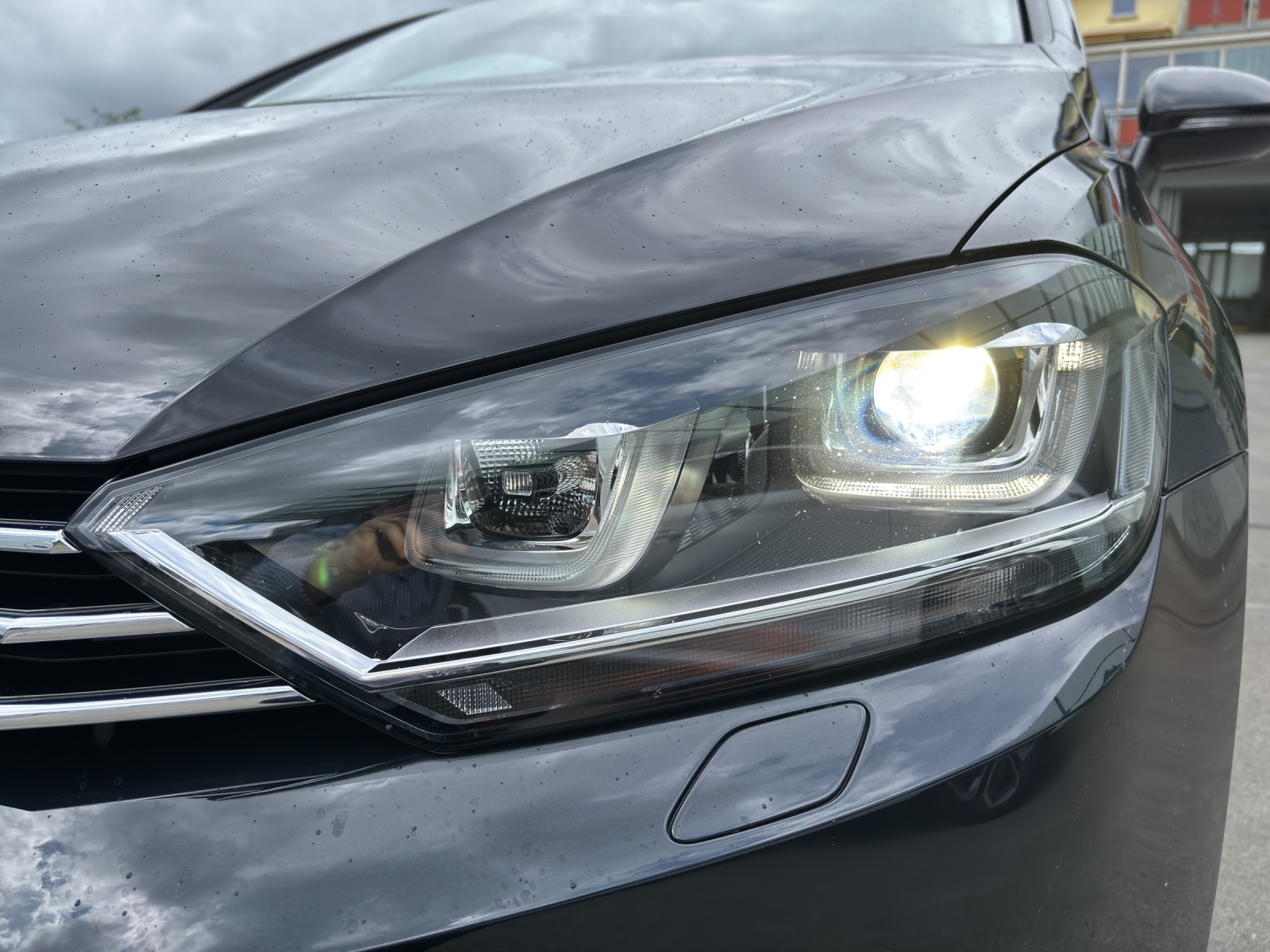 VW Golf Sportsvan 1.4 TSI Highline DSG mit Bi-Xenon und ergoActive-Sitze-image-8