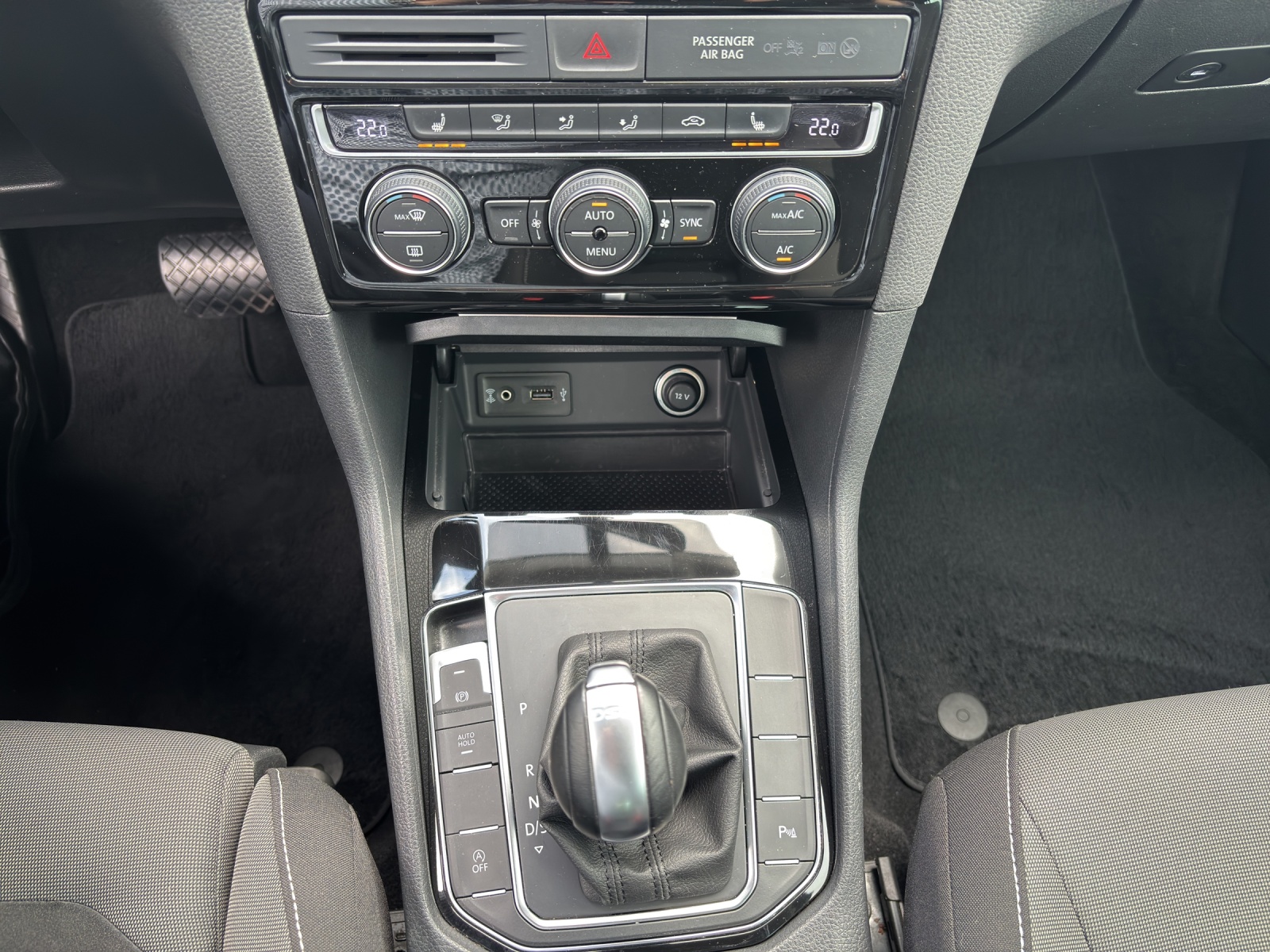 VW Golf Sportsvan 1.4 TSI Highline DSG mit Bi-Xenon und ergoActive-Sitze-image-15