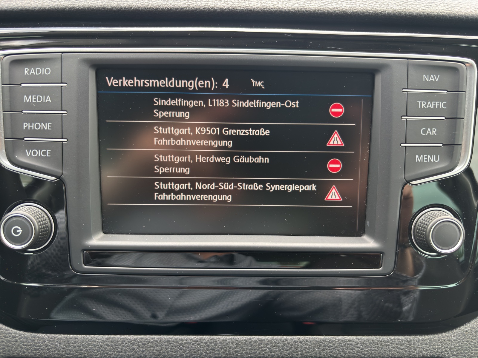 VW Golf Sportsvan 1.4 TSI Highline DSG mit Bi-Xenon und ergoActive-Sitze-image-21