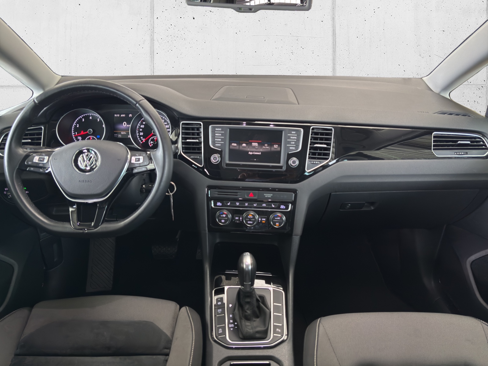 VW Golf Sportsvan 1.4 TSI Highline DSG mit Bi-Xenon und ergoActive-Sitze-image-10