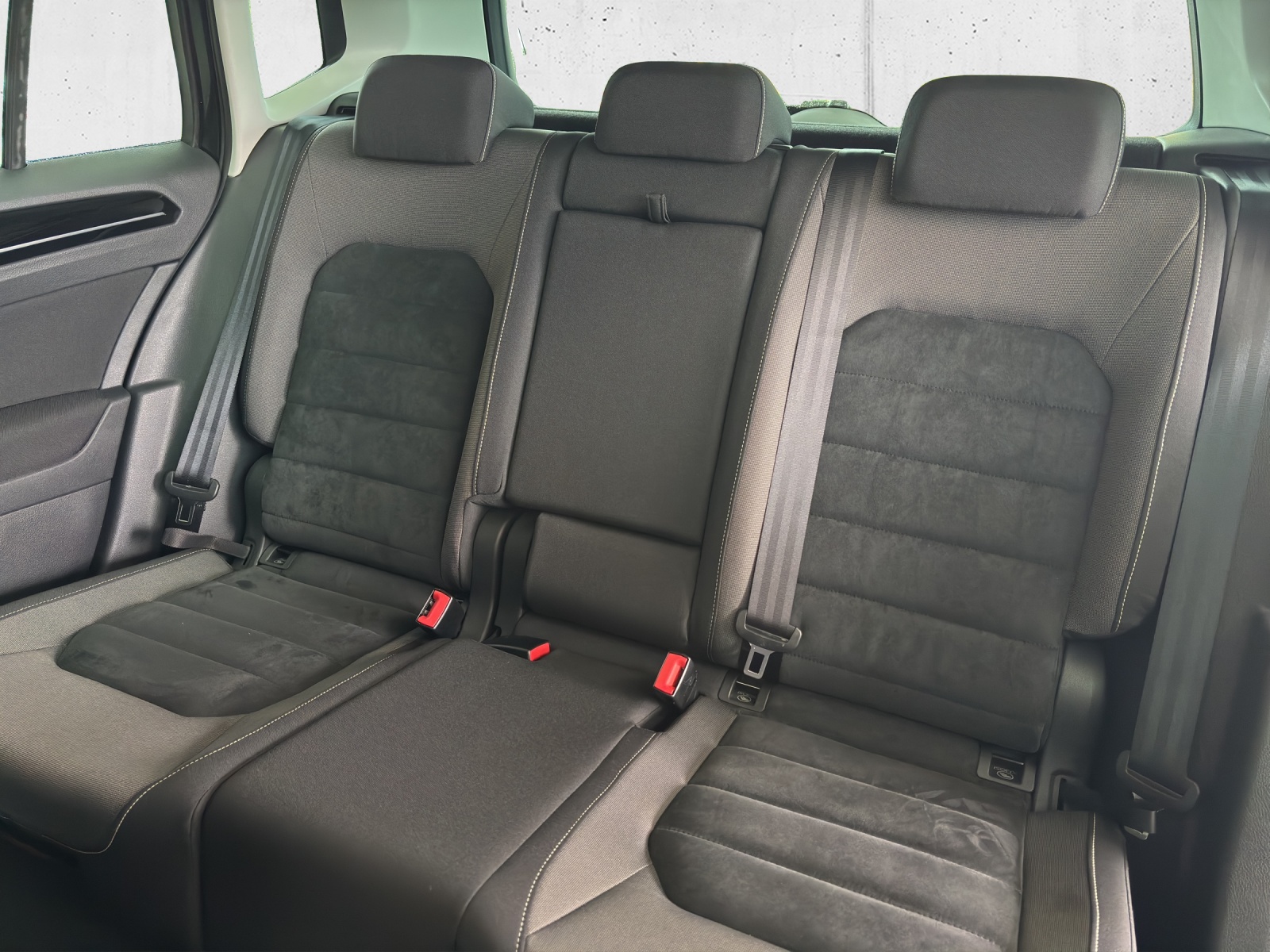 VW Golf Sportsvan 1.4 TSI Highline DSG mit Bi-Xenon und ergoActive-Sitze-image-24