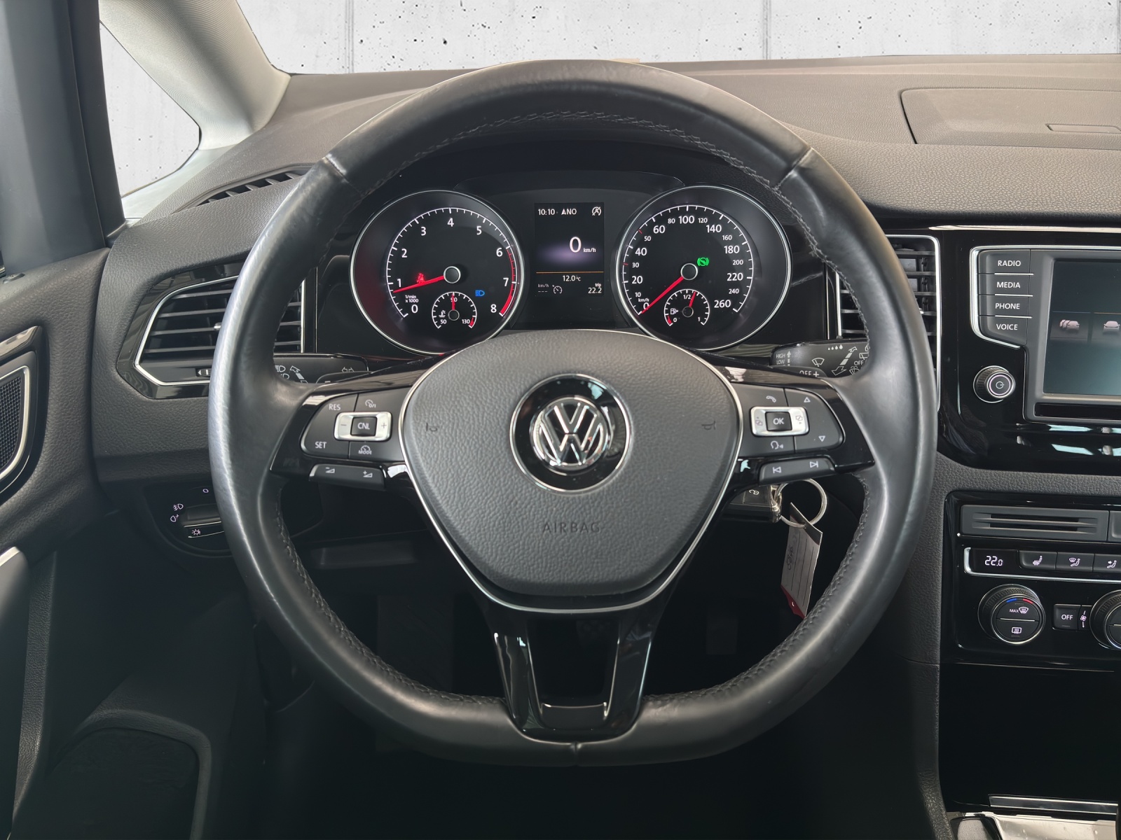 VW Golf Sportsvan 1.4 TSI Highline DSG mit Bi-Xenon und ergoActive-Sitze-image-11