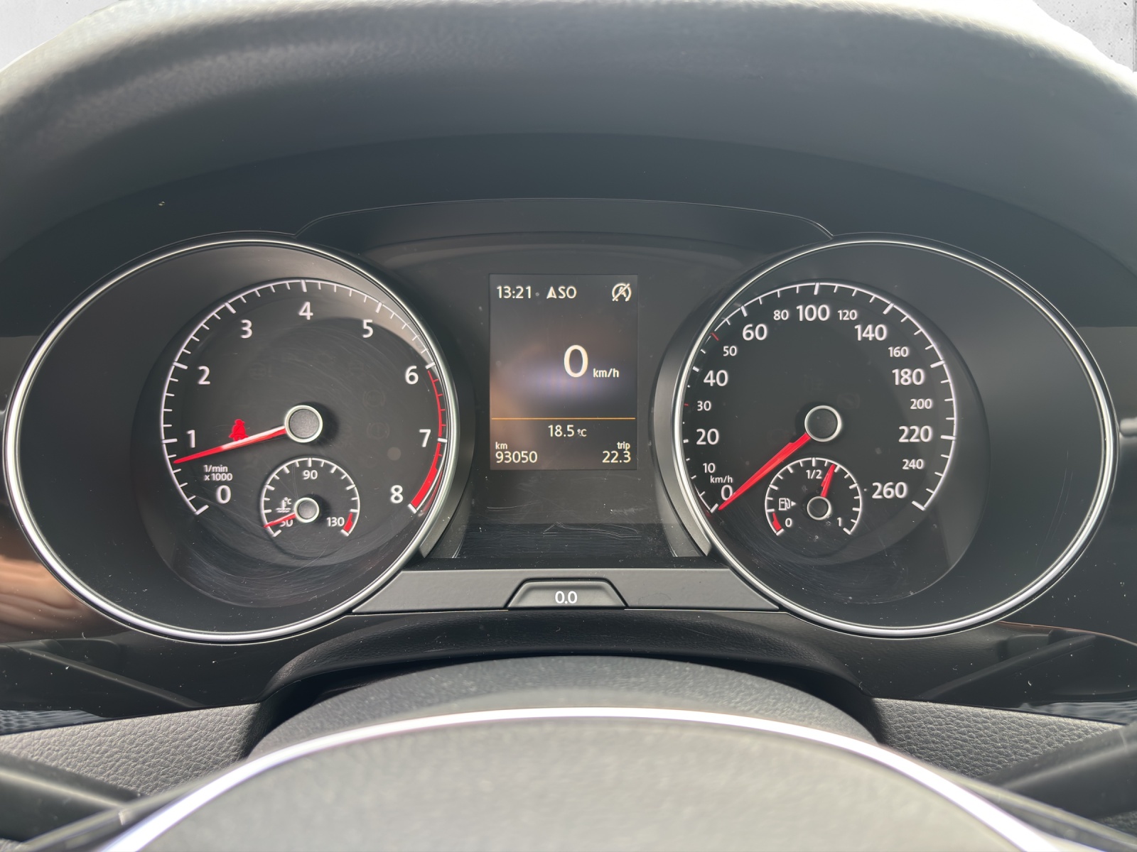 VW Golf Sportsvan 1.4 TSI Highline DSG mit Bi-Xenon und ergoActive-Sitze-image-13