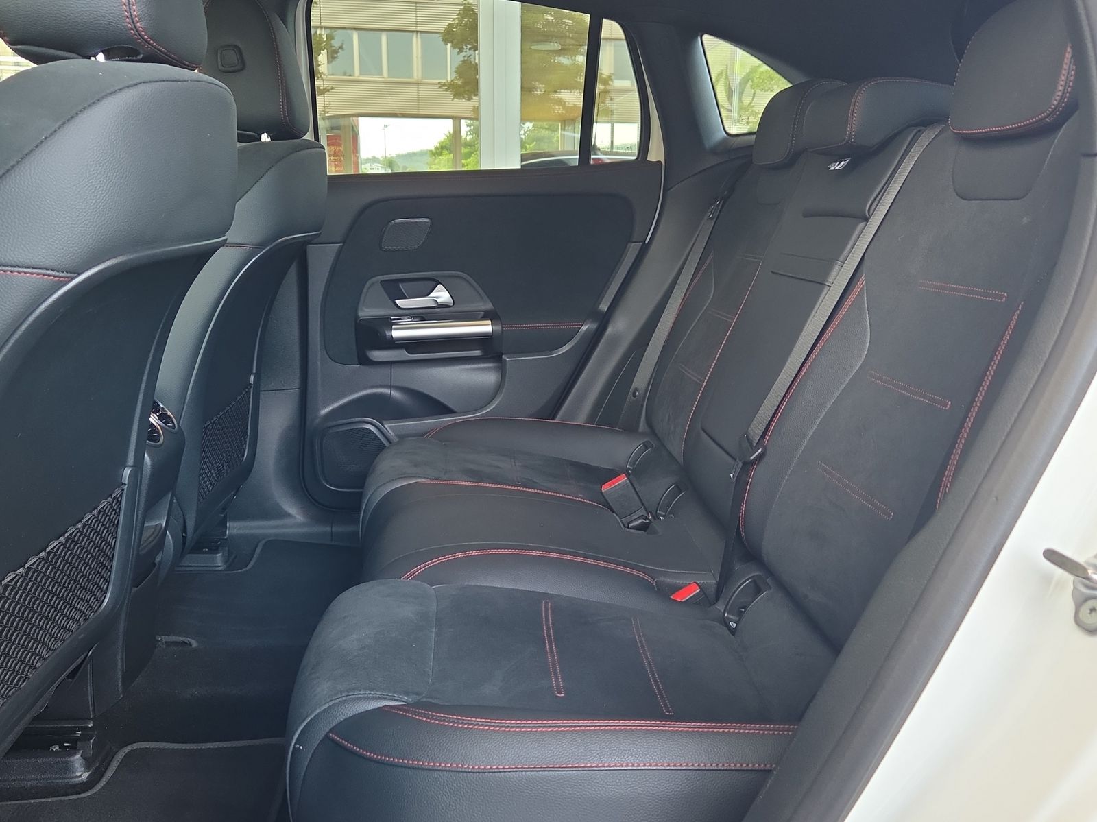 MERCEDES-BENZ EQA 350 AMG Line 4Matic-image-10
