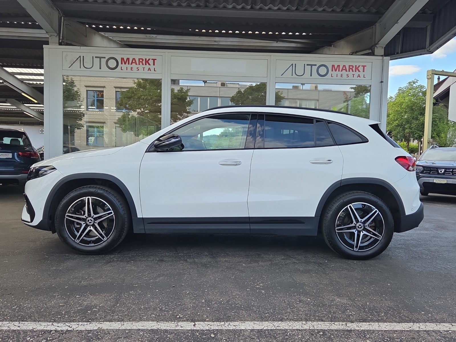 MERCEDES-BENZ EQA 350 AMG Line 4Matic-showroom-element-1