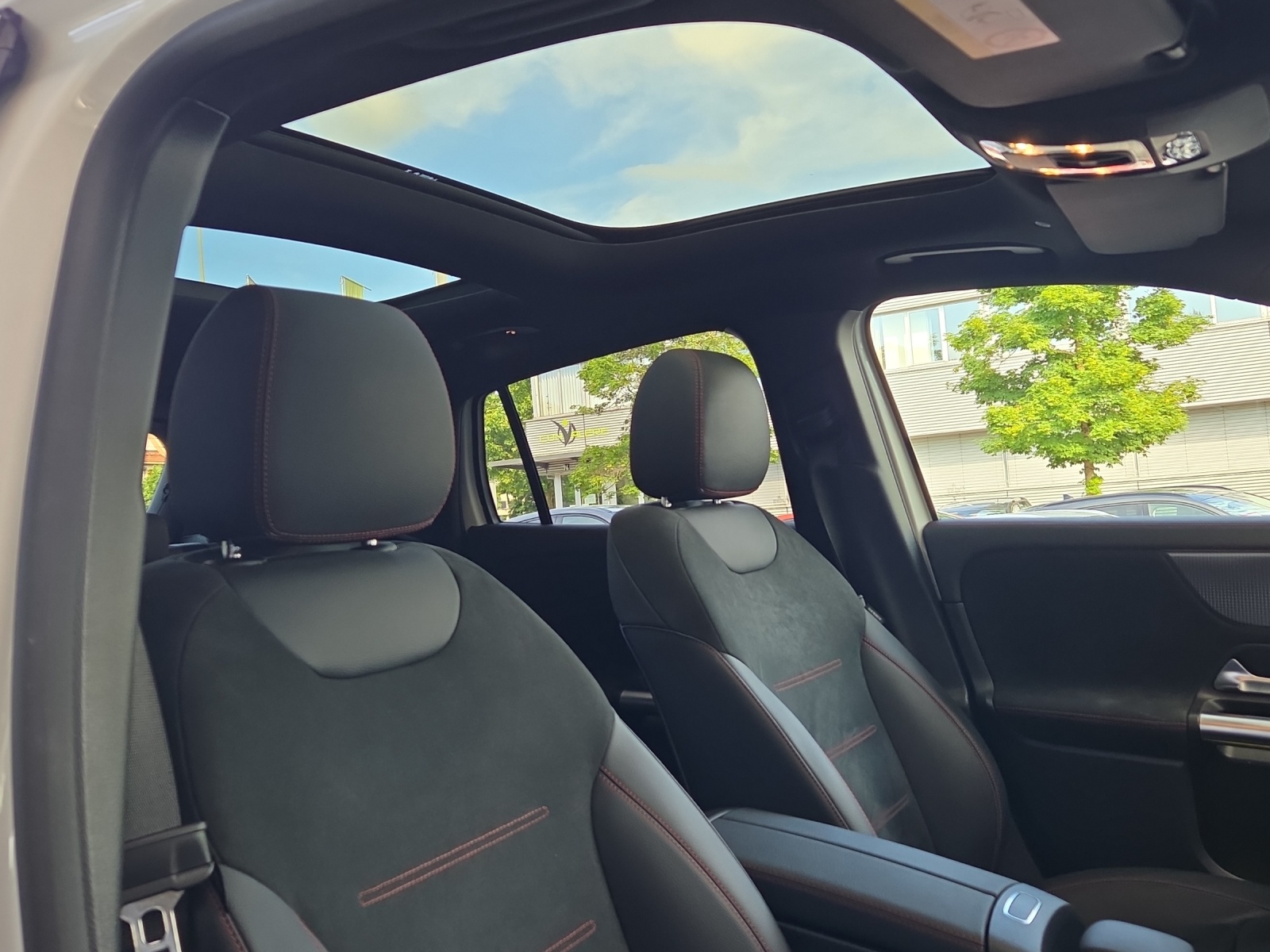 MERCEDES-BENZ EQA 350 AMG Line 4Matic-image-11