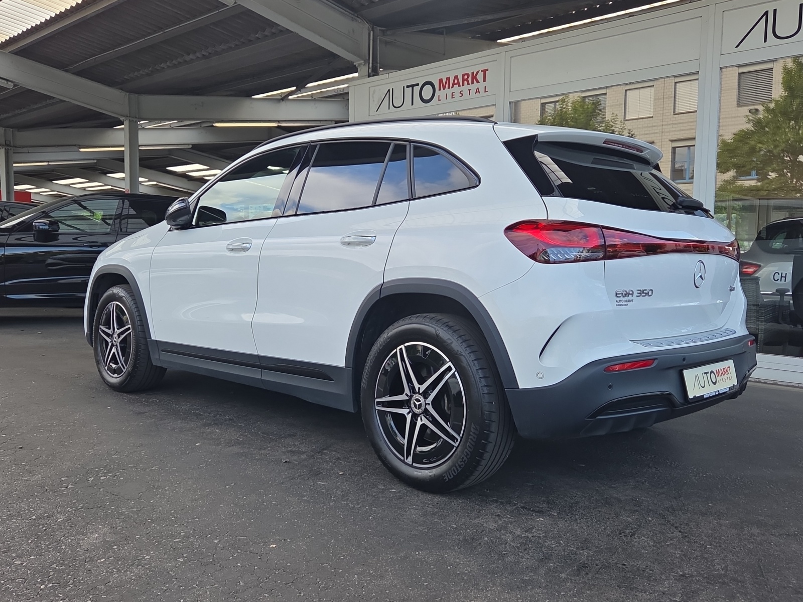 MERCEDES-BENZ EQA 350 AMG Line 4Matic-showroom-element-2