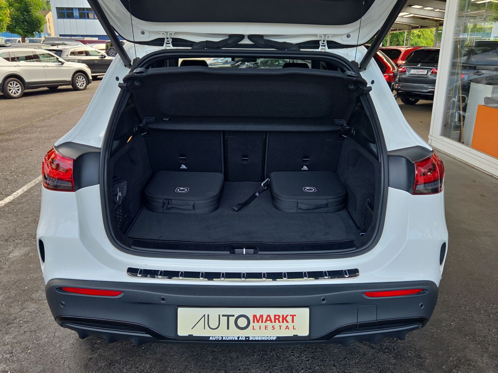 MERCEDES-BENZ EQA 350 AMG Line 4Matic-image-12