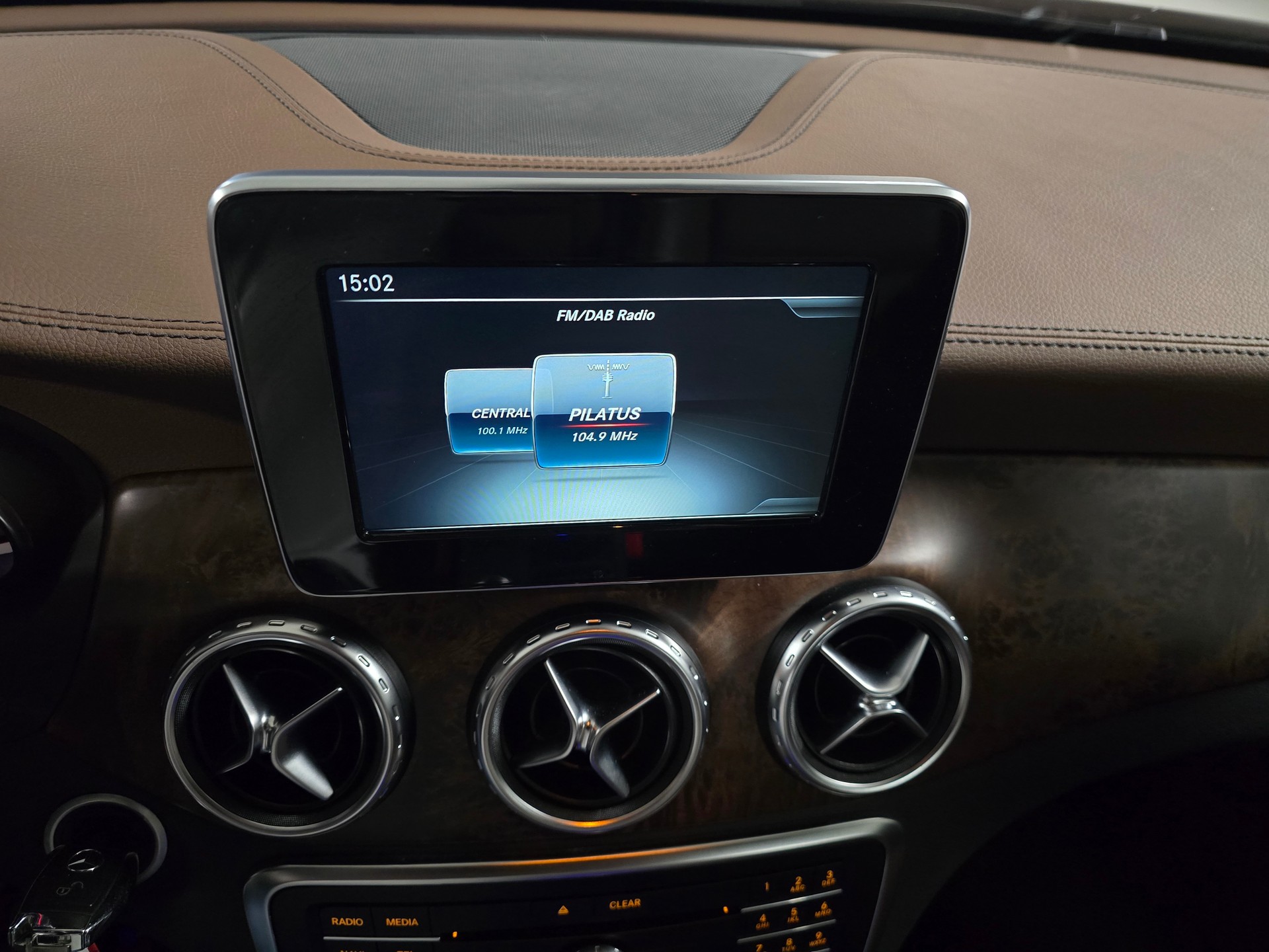 MERCEDES-BENZ GLA 250 Urban 4Matic 7G-DCT-image-14