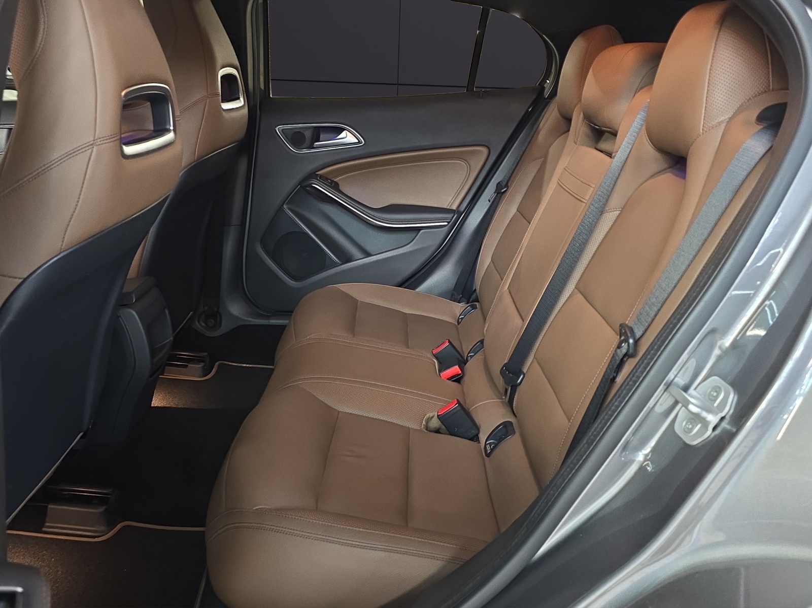 MERCEDES-BENZ GLA 250 Urban 4Matic 7G-DCT-image-18