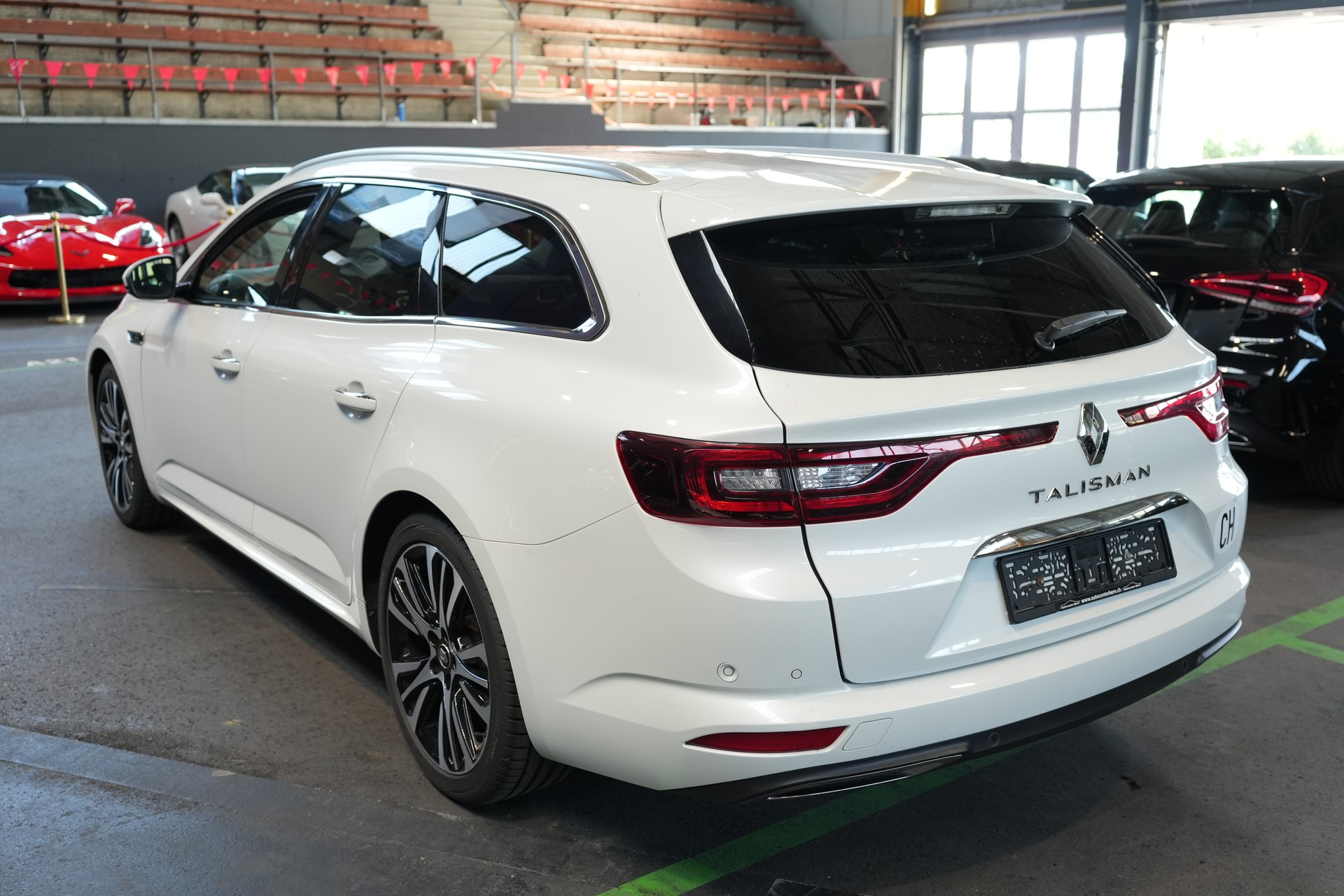 RENAULT Talisman Grandtour 1.8 TCe Initiale EDC-showroom-element-1