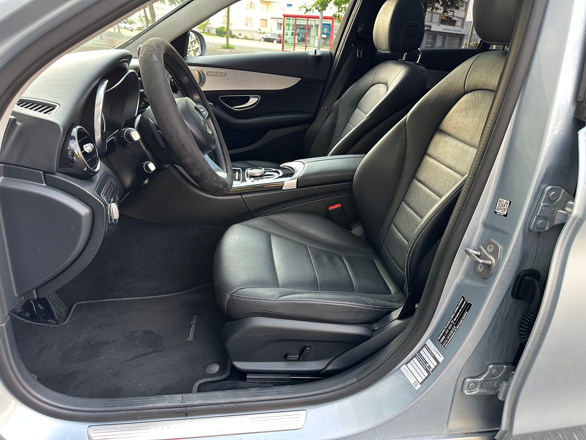 MERCEDES-BENZ C 220 d Avantgarde 4Matic 9G-Tronic-image-12