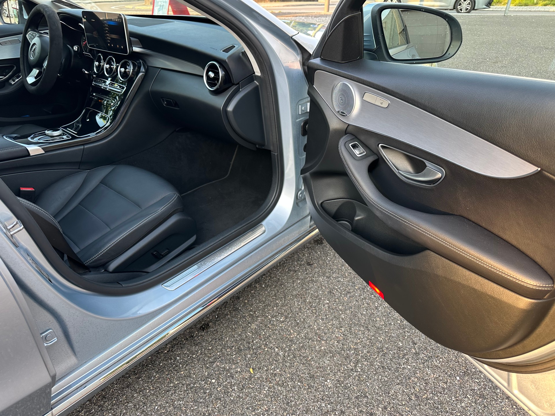 MERCEDES-BENZ C 220 d Avantgarde 4Matic 9G-Tronic-image-14