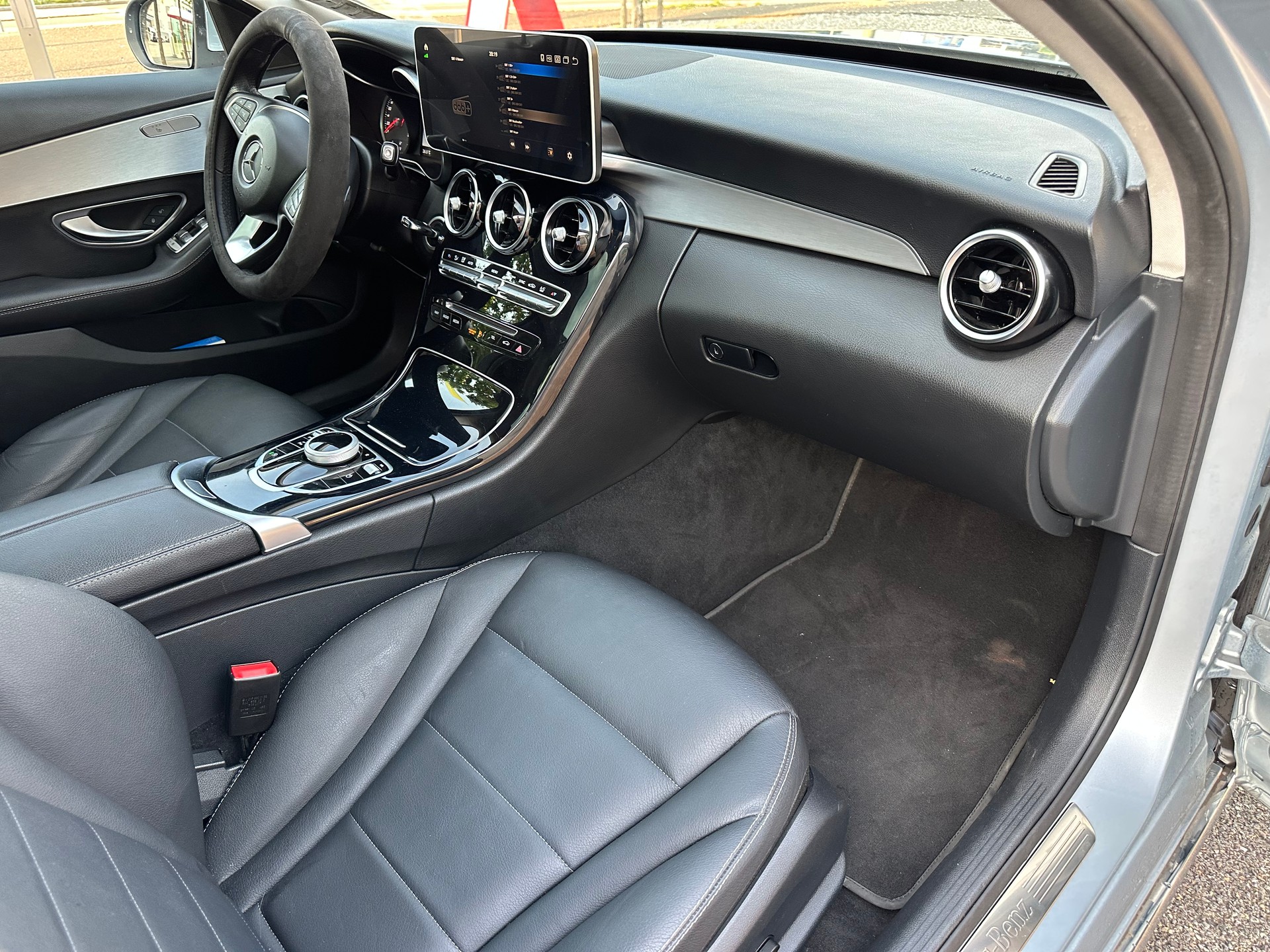 MERCEDES-BENZ C 220 d Avantgarde 4Matic 9G-Tronic-image-15