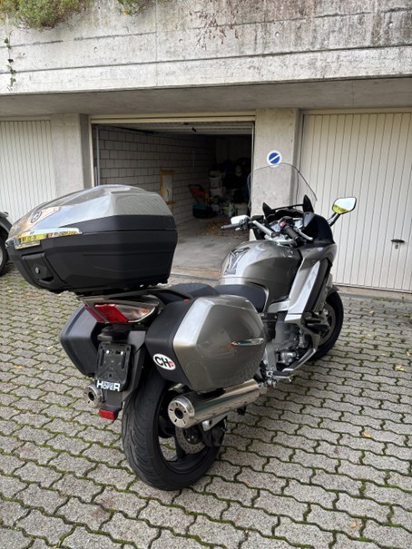 YAMAHA FJR 1300 ABS-image-1