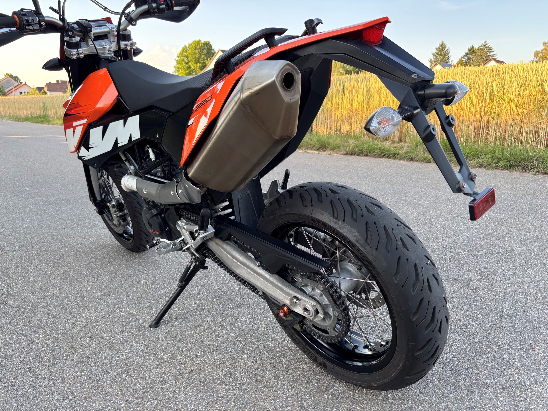 KTM 690 SM-image-1