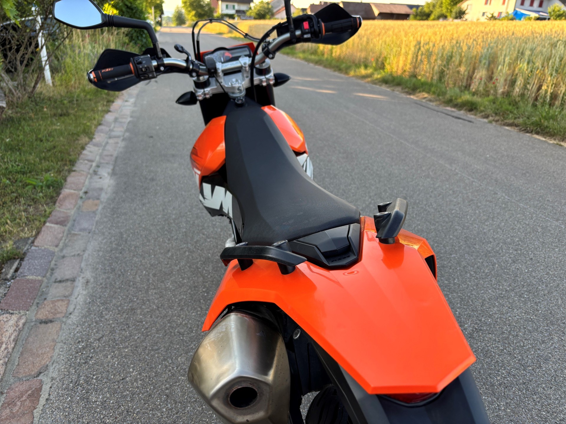 KTM 690 SM-image-4