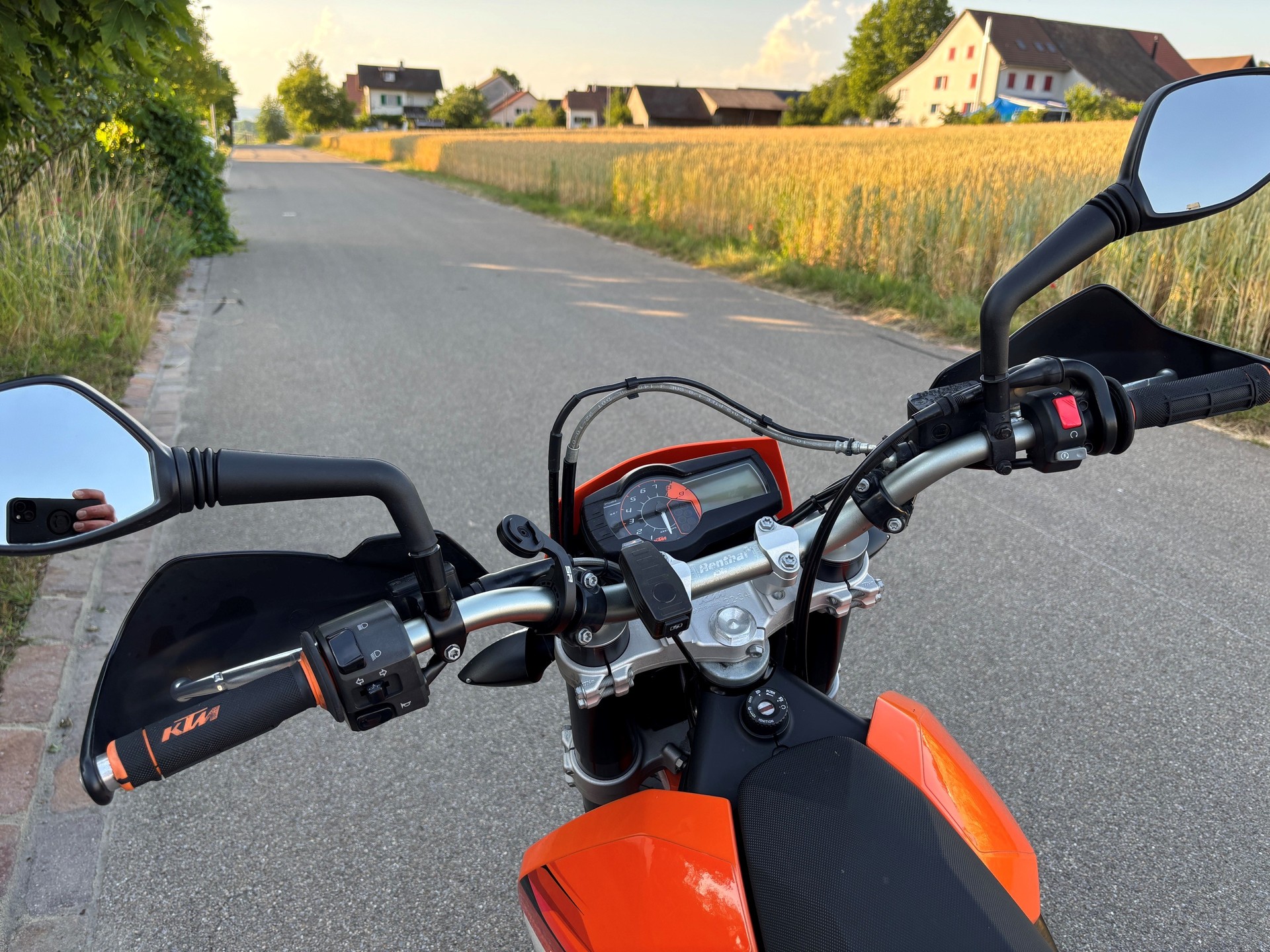 KTM 690 SM-image-5