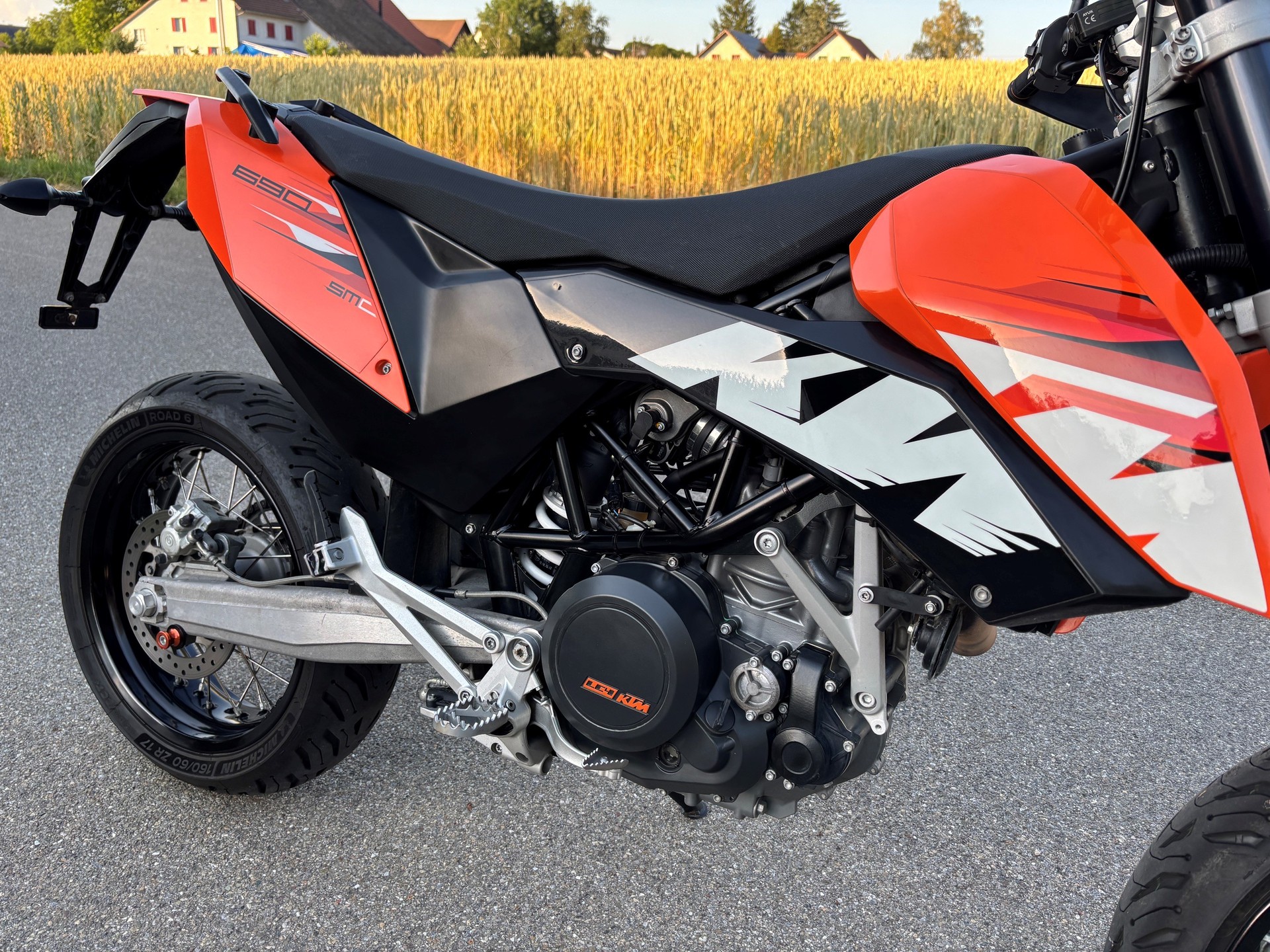 KTM 690 SM-image-9