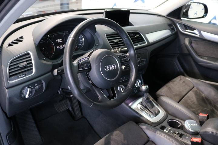 AUDI Q3 2.0 TDI quattro S-tronic-showroom-element-2
