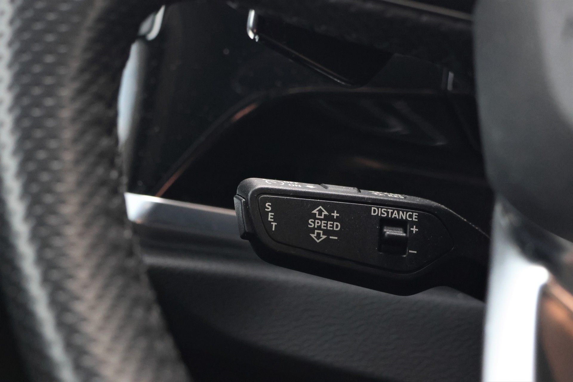 AUDI RS Q3 Sportback quattro S tronic *BlackEdition*-image-16