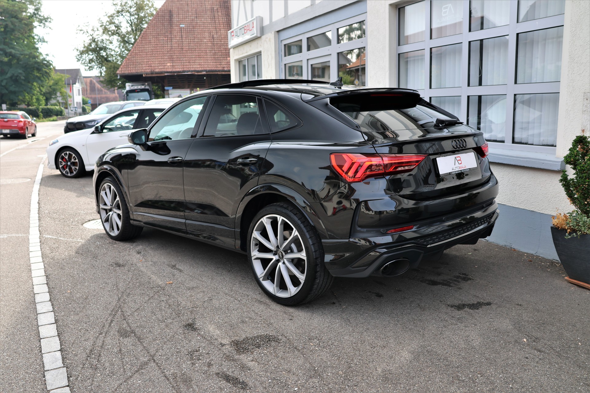 AUDI RS Q3 Sportback quattro S tronic *BlackEdition*-image-6