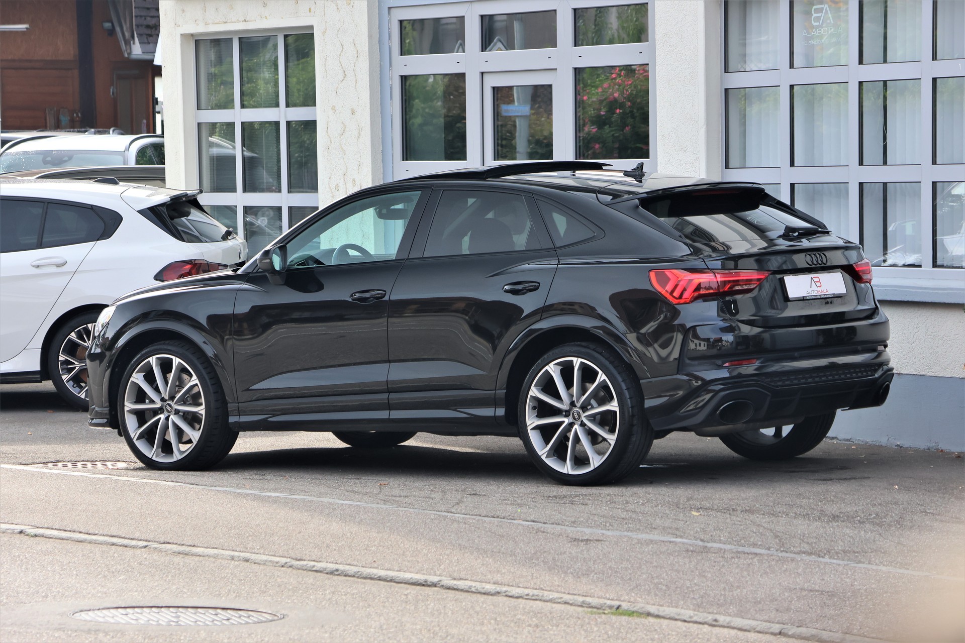 AUDI RS Q3 Sportback quattro S tronic *BlackEdition*-image-4