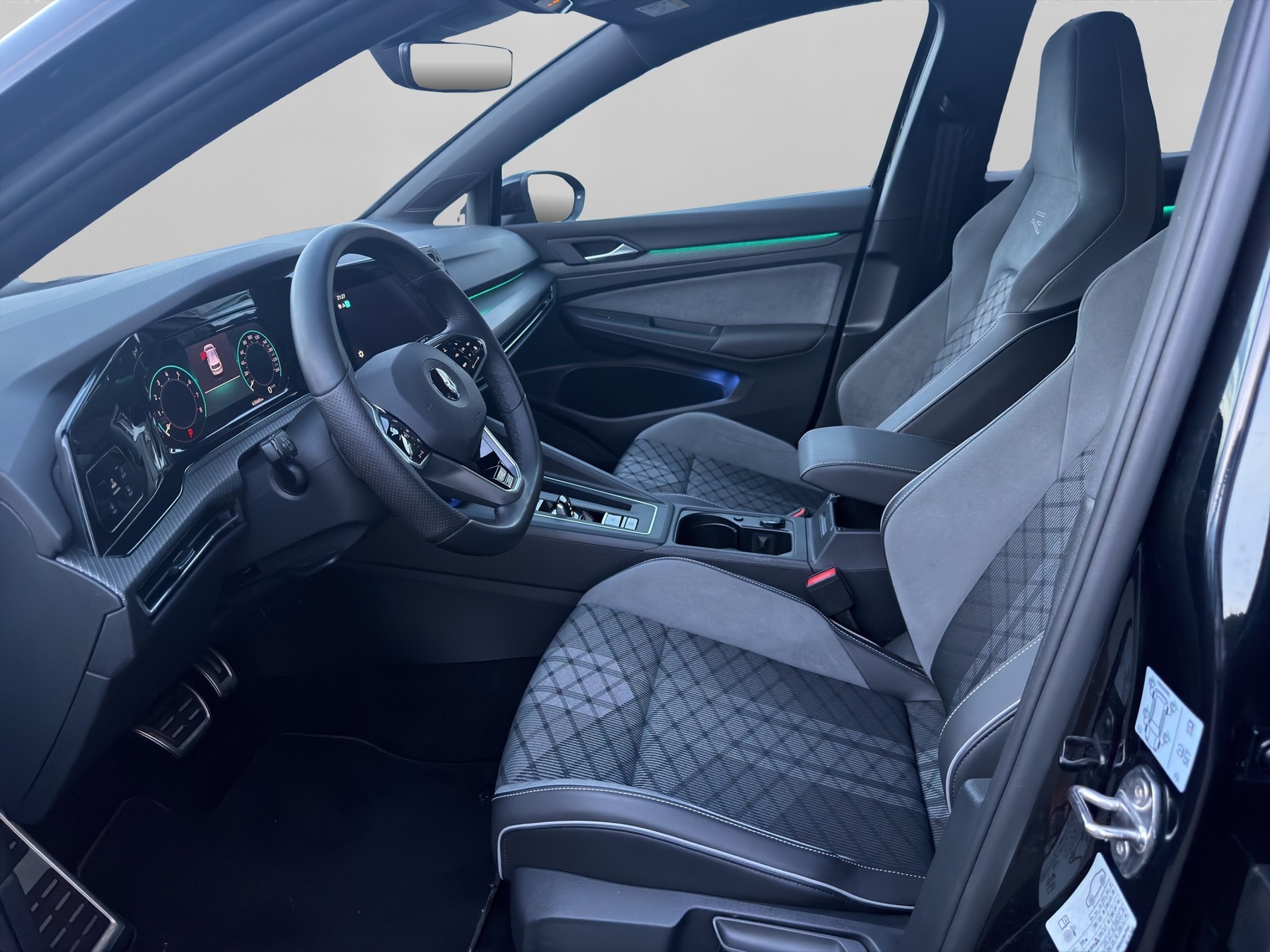 VW Golf 2.0 TSI R-Line DSG-image-8