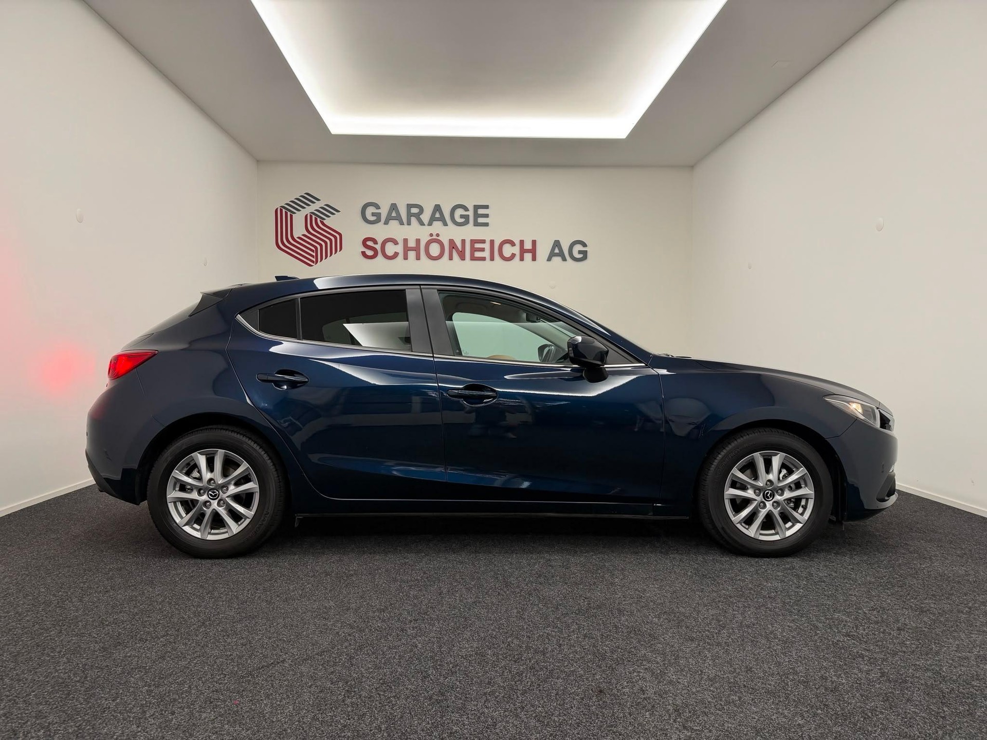 MAZDA 3 1.5 Ambition-showroom-element-3