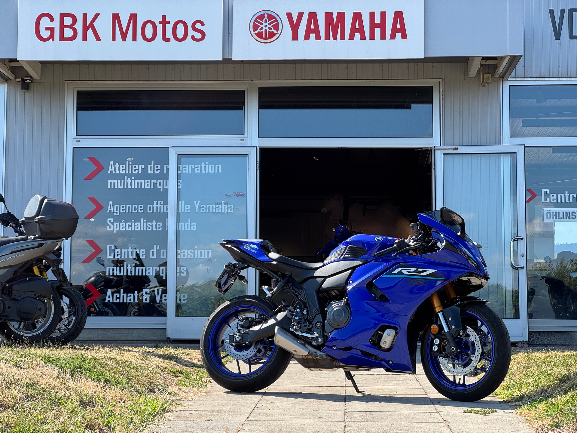 YAMAHA R7-image-0