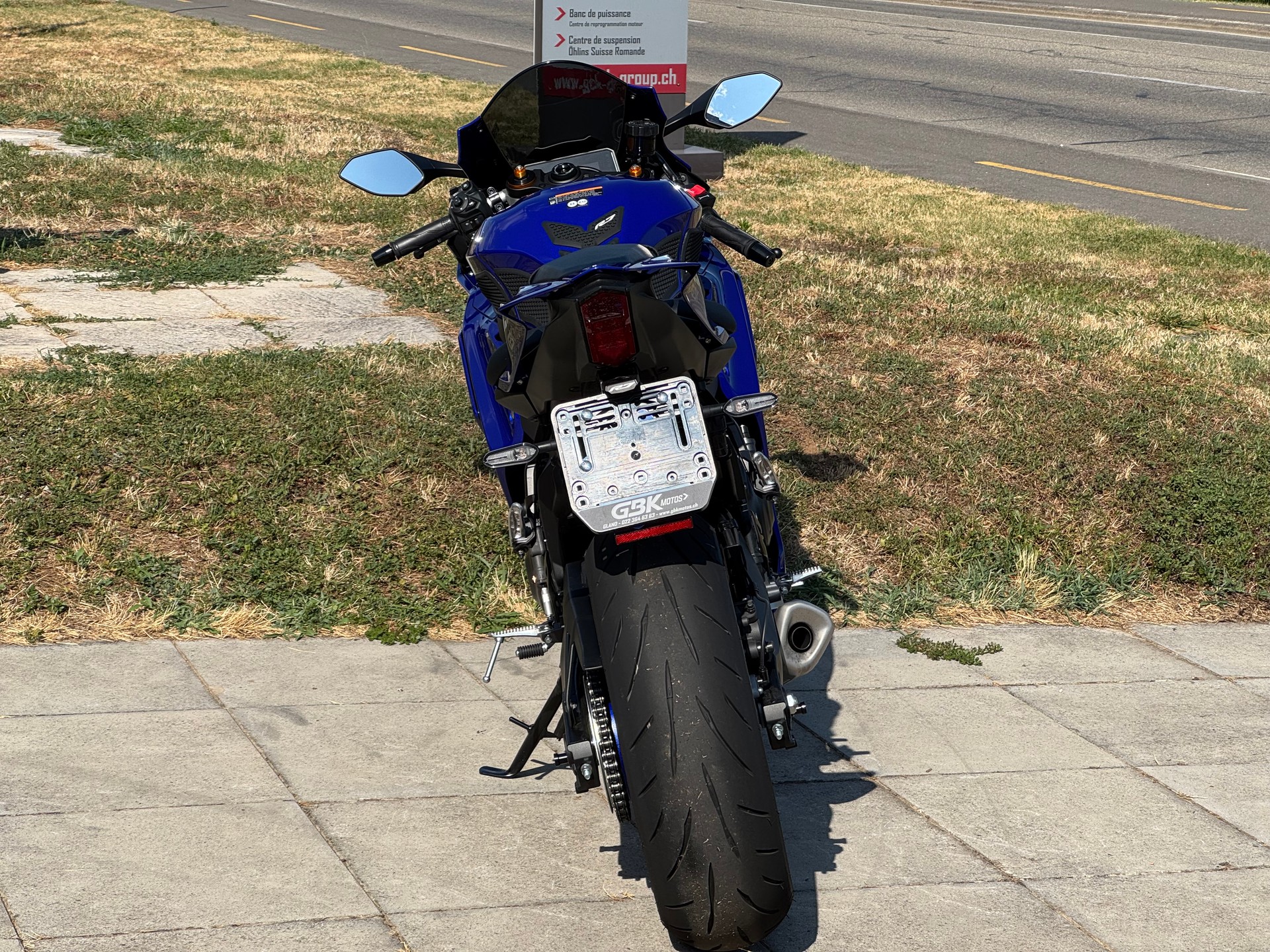 YAMAHA R7-image-2
