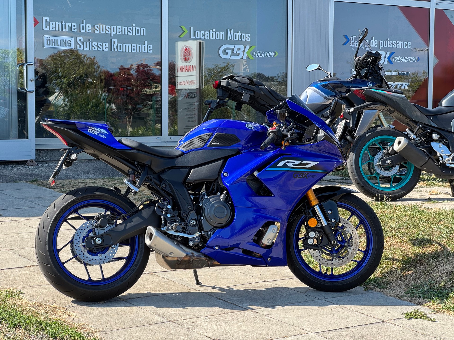 YAMAHA R7-image-1