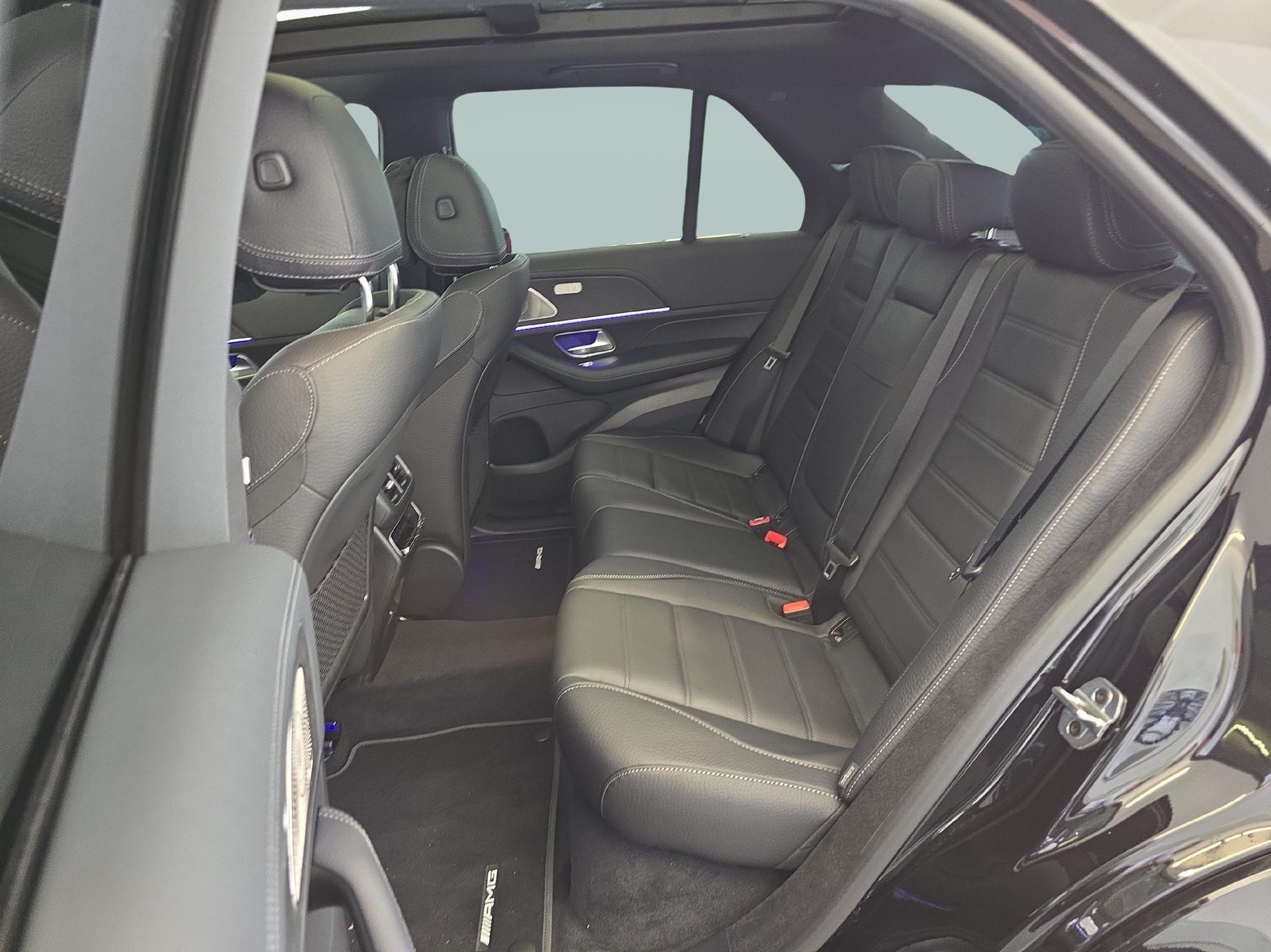 MERCEDES-BENZ GLE 300 d 4MATIC AMG Line-image-10
