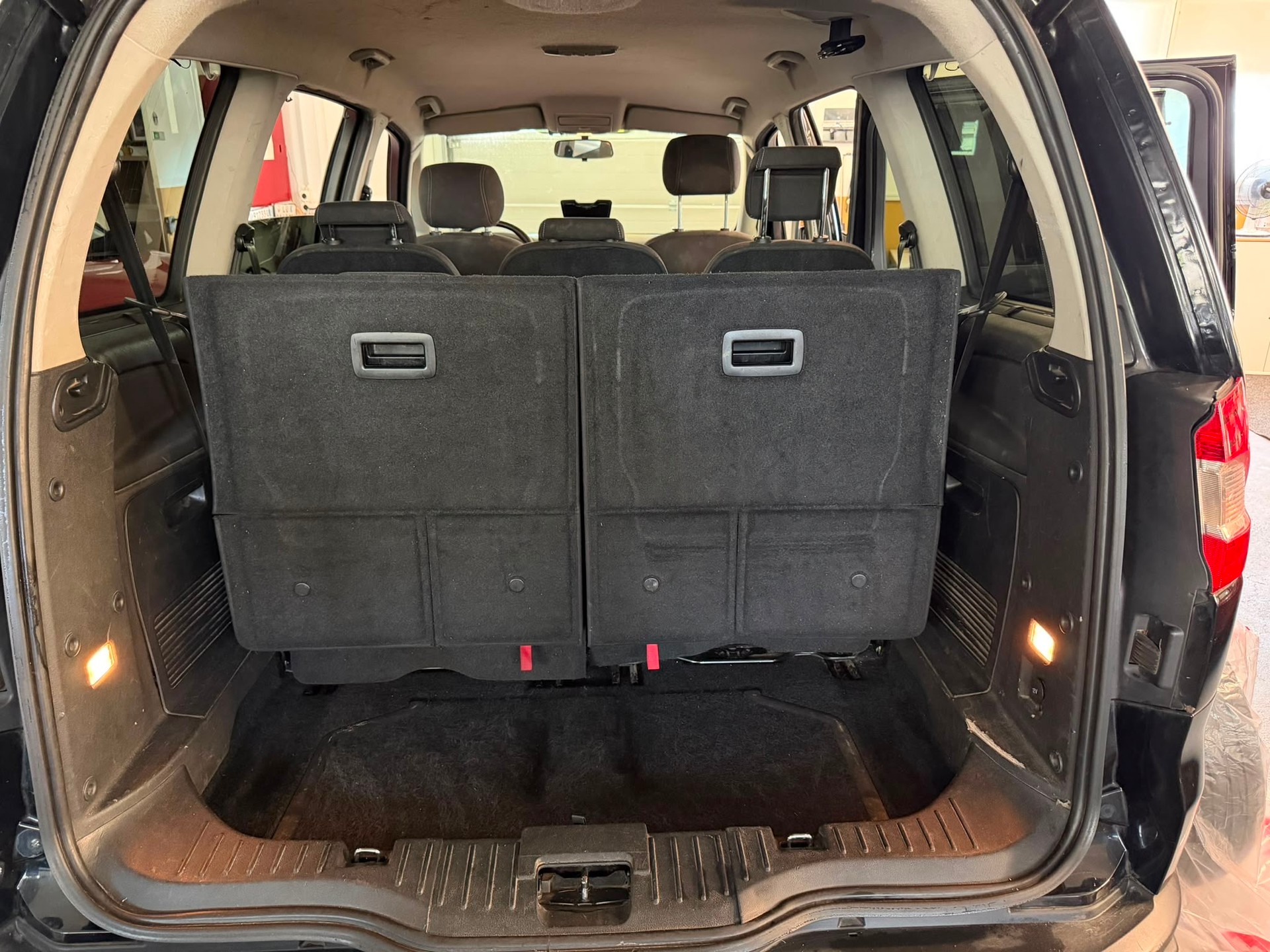 FORD Galaxy 1.6 SCTi KNIE-Edition *7-PLÄTZE*-image-16