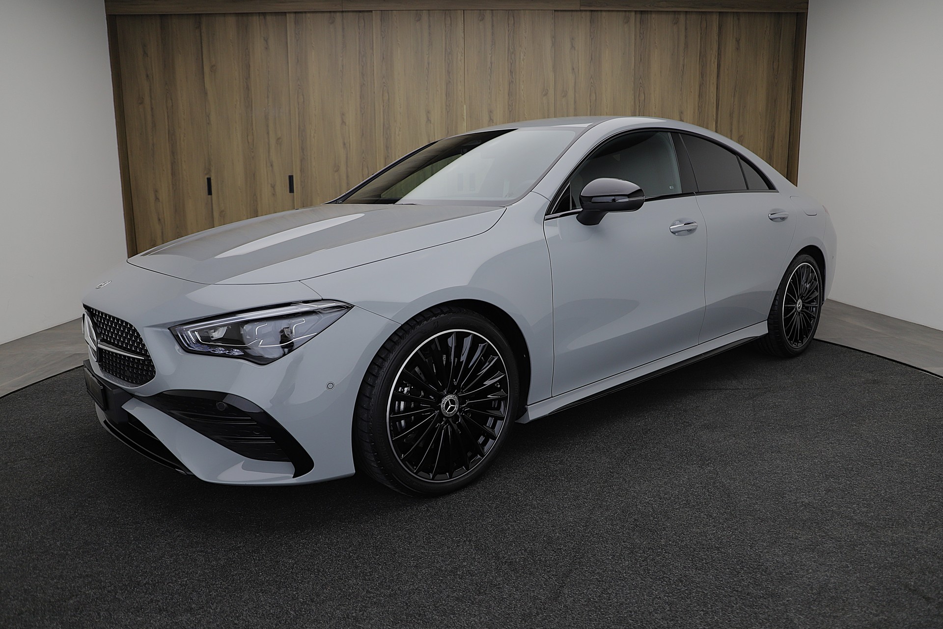 MERCEDES-BENZ CLA 200d 7G-DCT AMG Line Night Edition und Advanced Plus