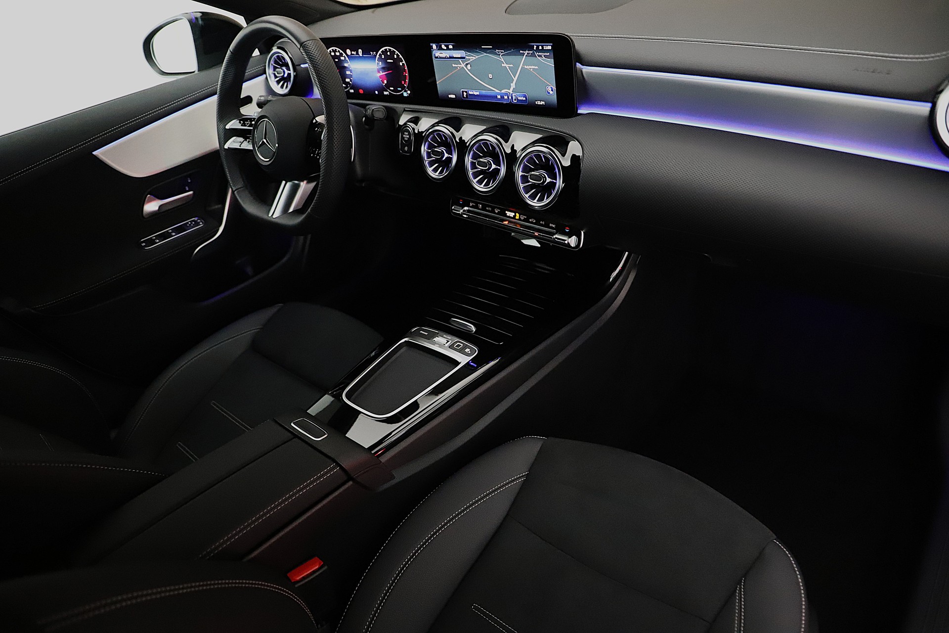 MERCEDES-BENZ CLA 200d 7G-DCT AMG Line Night Edition und Advanced Plus-image-6